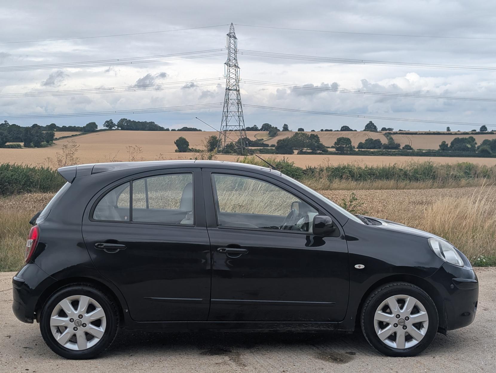 Nissan Micra 1.2 DIG-S Tekna Hatchback 5dr Petrol CVT Euro 5 (s/s) (98 ps)