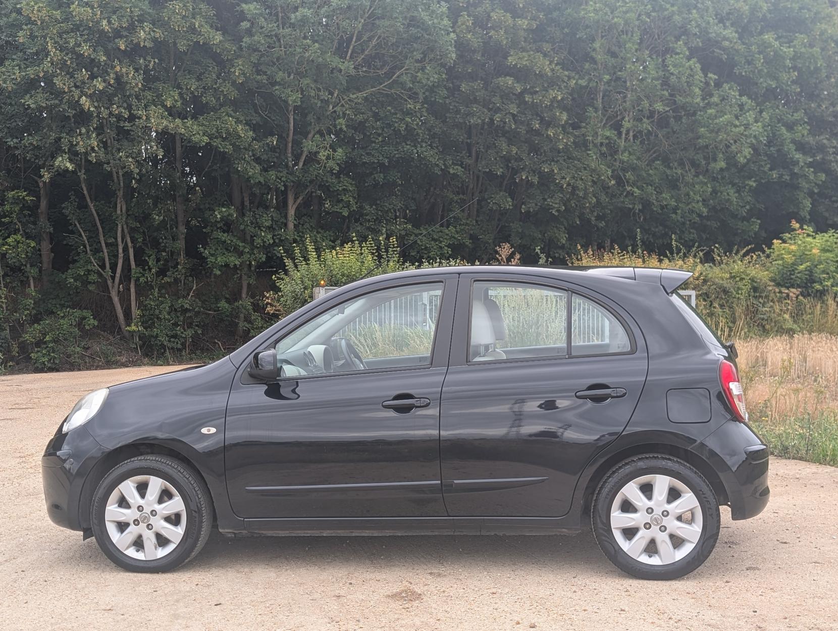 Nissan Micra 1.2 DIG-S Tekna Hatchback 5dr Petrol CVT Euro 5 (s/s) (98 ps)
