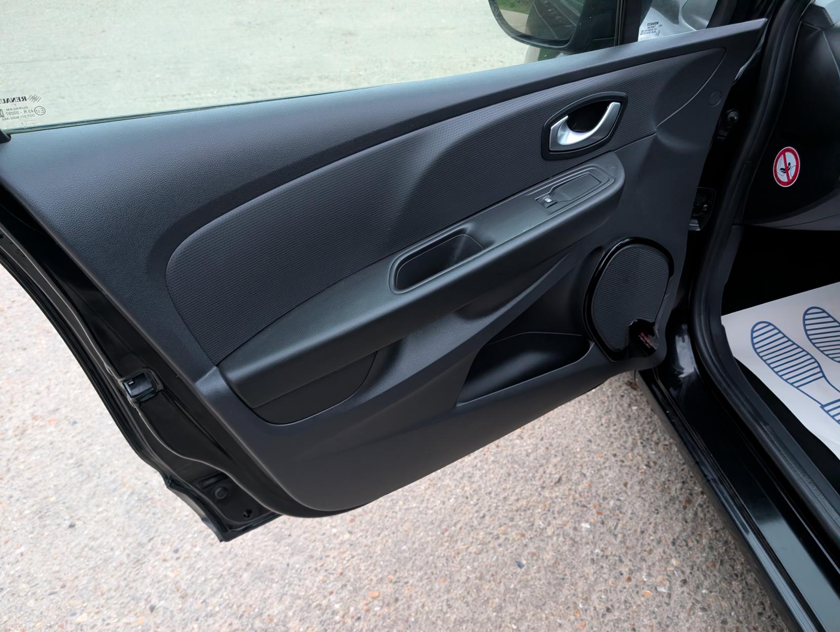 Renault Clio 1.2 16V Dynamique Nav Hatchback 5dr Petrol Manual Euro 6 (75 ps)