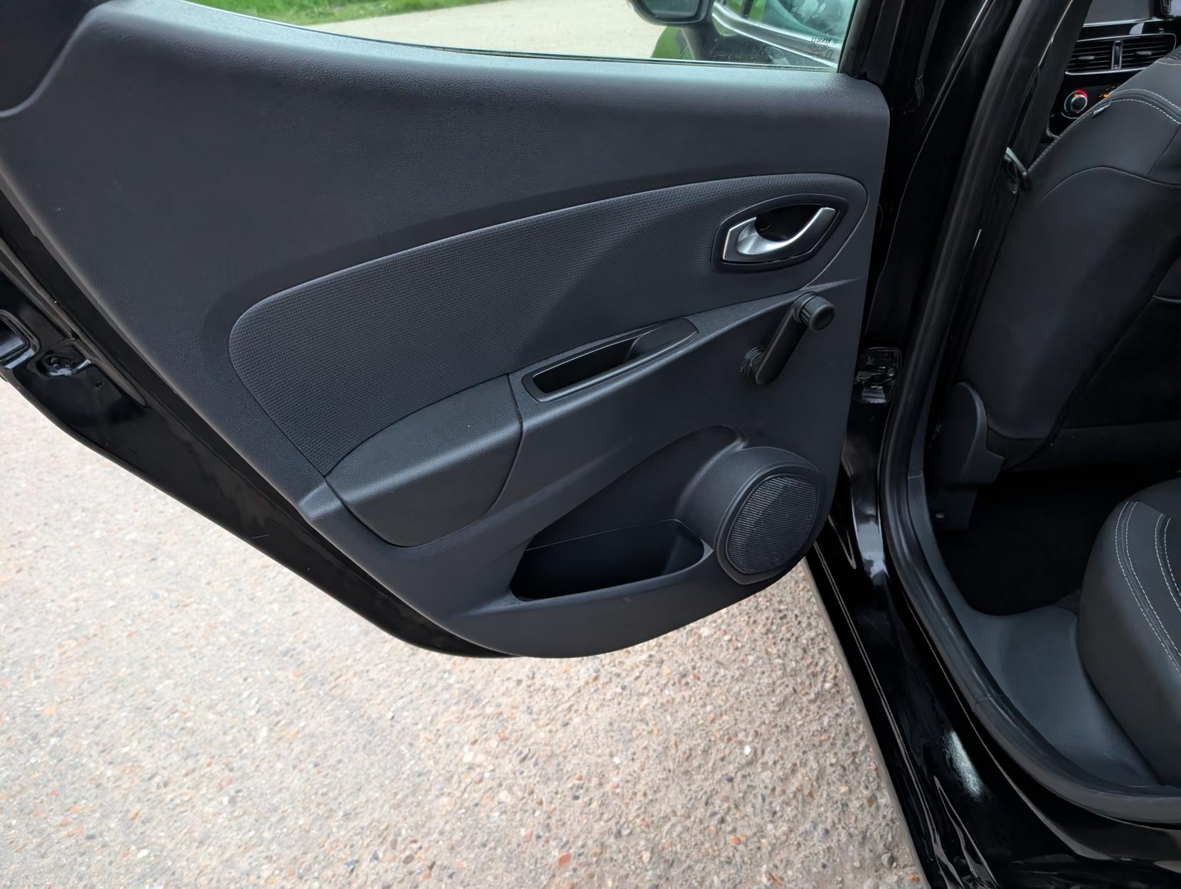 Renault Clio 1.2 16V Dynamique Nav Hatchback 5dr Petrol Manual Euro 6 (75 ps)