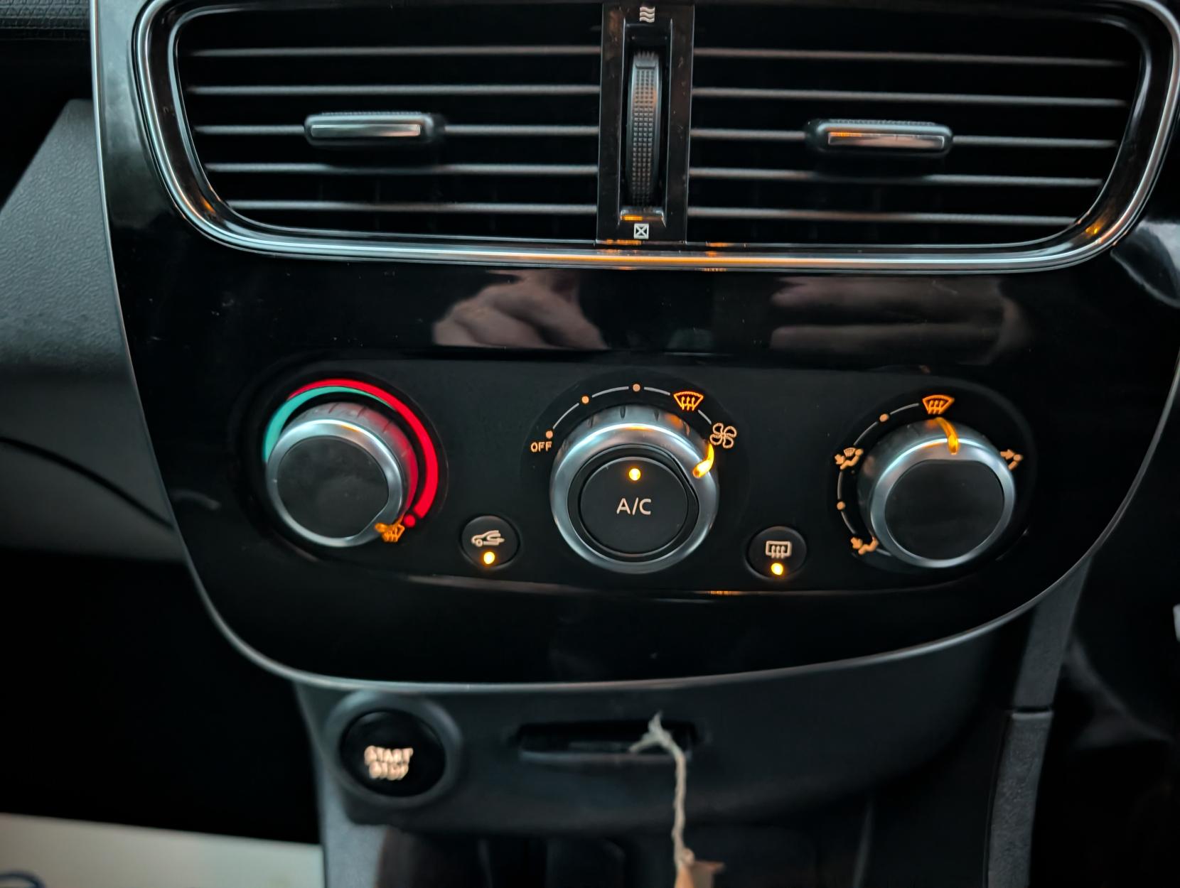 Renault Clio 1.2 16V Dynamique Nav Hatchback 5dr Petrol Manual Euro 6 (75 ps)