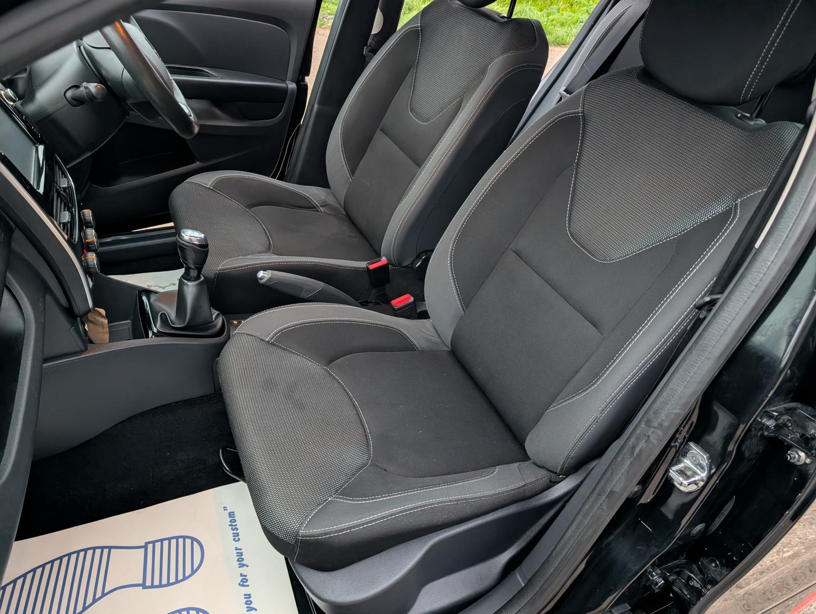 Renault Clio 1.2 16V Dynamique Nav Hatchback 5dr Petrol Manual Euro 6 (75 ps)