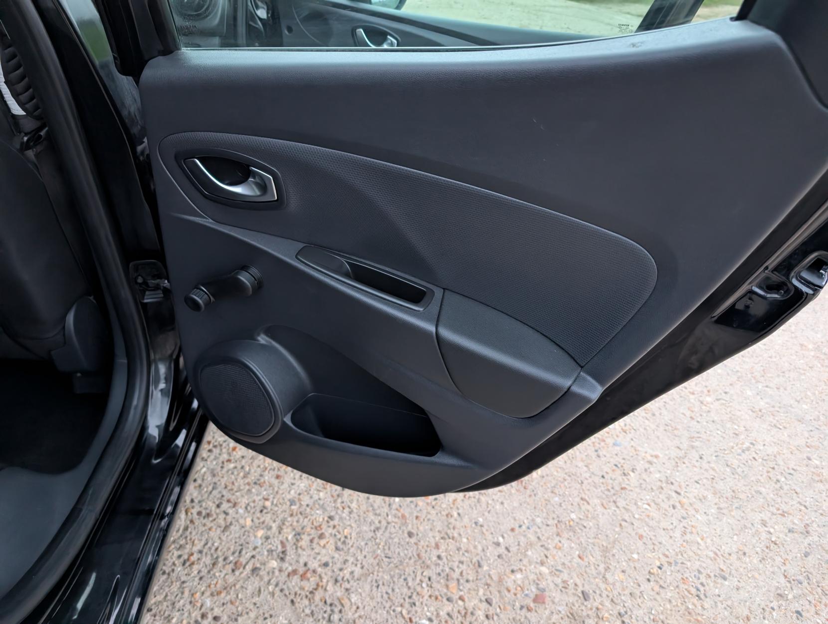 Renault Clio 1.2 16V Dynamique Nav Hatchback 5dr Petrol Manual Euro 6 (75 ps)