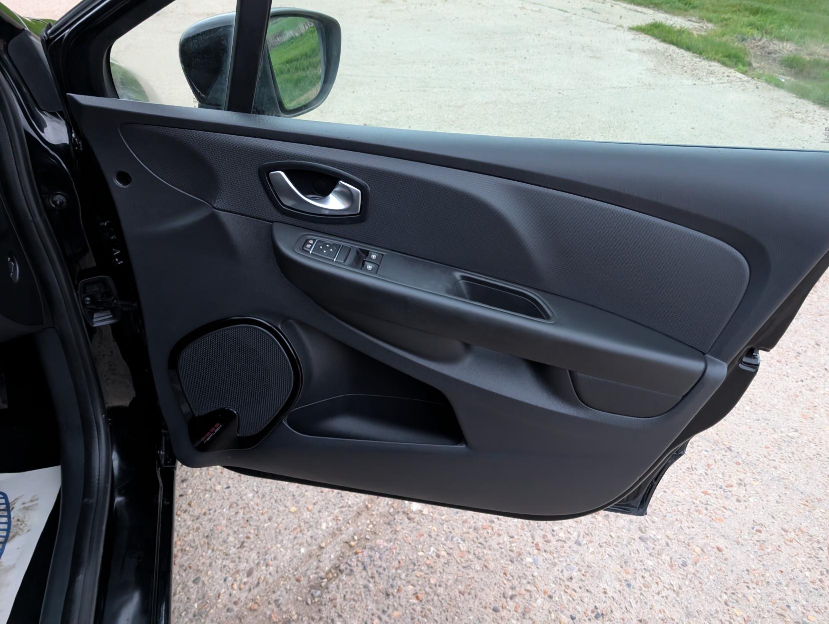 Renault Clio 1.2 16V Dynamique Nav Hatchback 5dr Petrol Manual Euro 6 (75 ps)