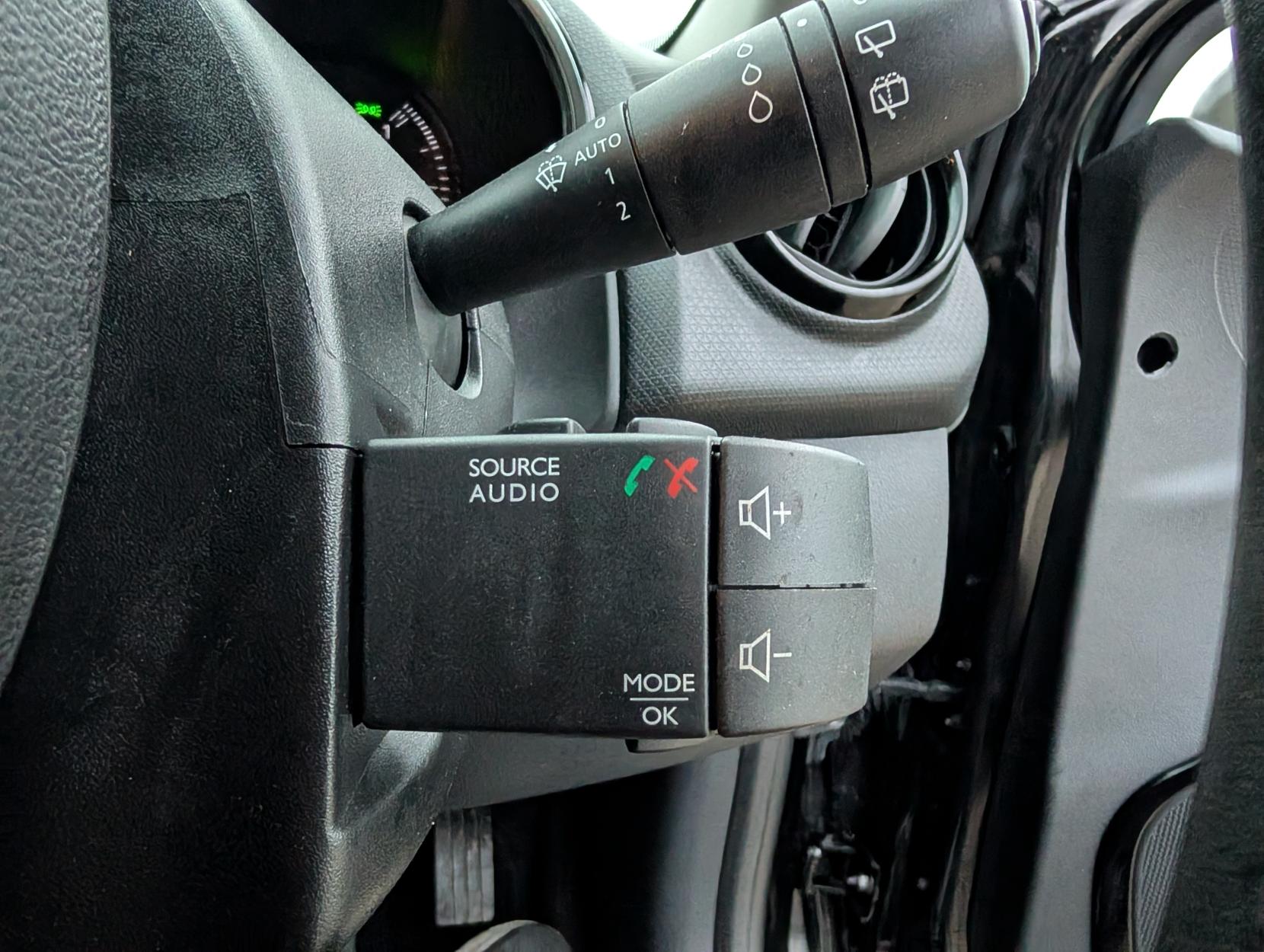 Renault Clio 1.2 16V Dynamique Nav Hatchback 5dr Petrol Manual Euro 6 (75 ps)