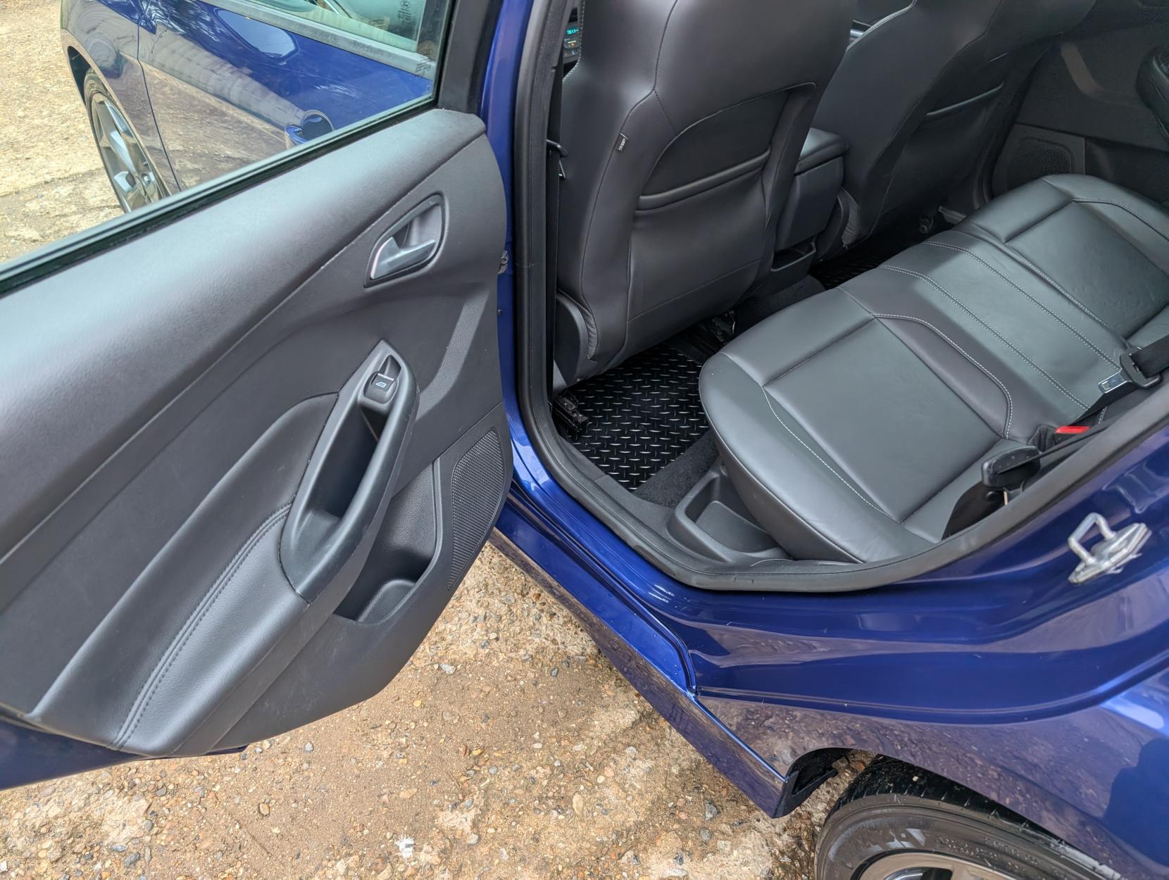 Ford Focus 2.0 TDCi ST-3 Hatchback 5dr Diesel Manual Euro 6 (s/s) (185 ps)