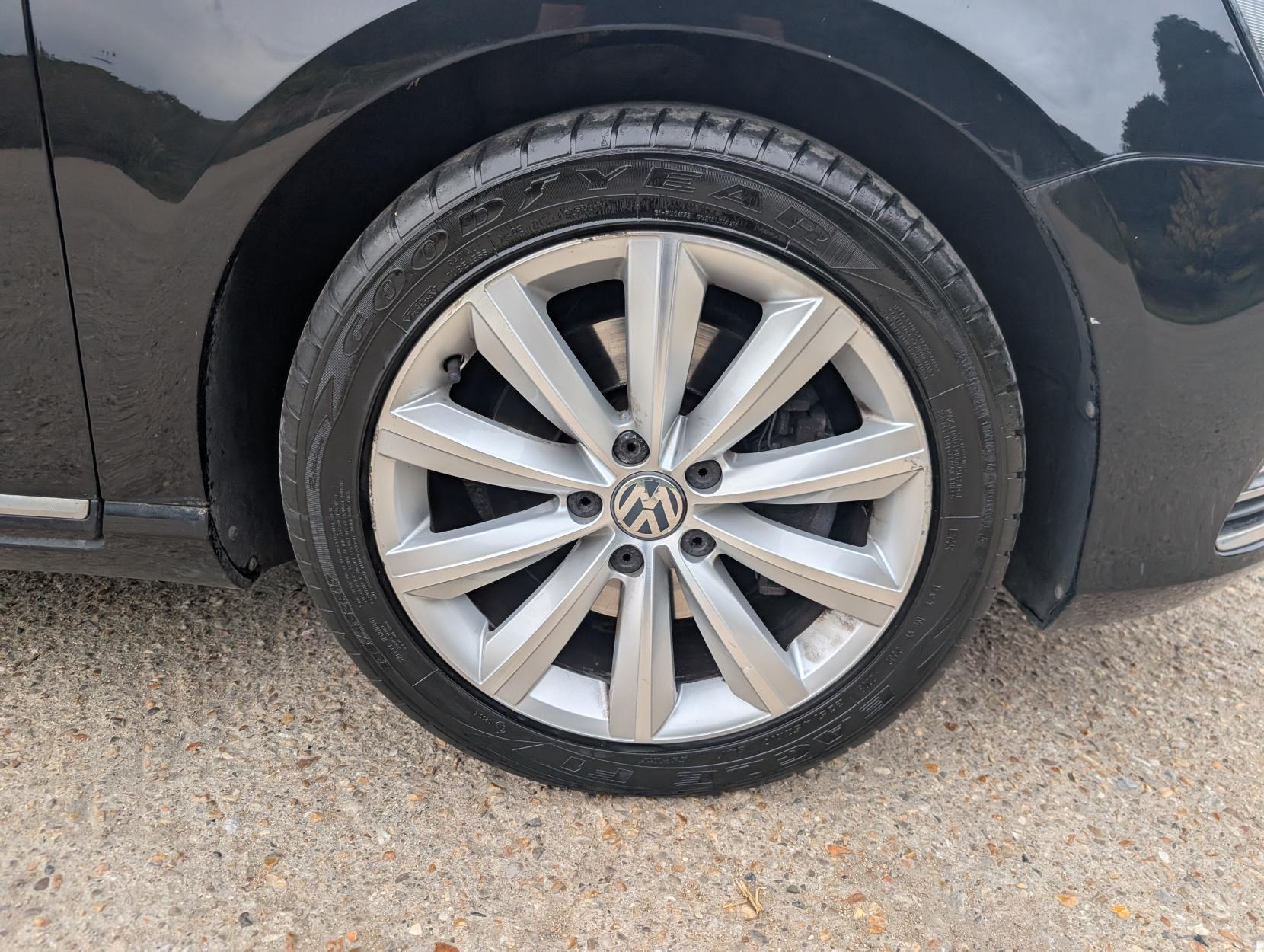 Volkswagen Passat 2.0 TDI BlueMotion Tech Highline Saloon 4dr Diesel Manual Euro 5 (s/s) (140 ps)