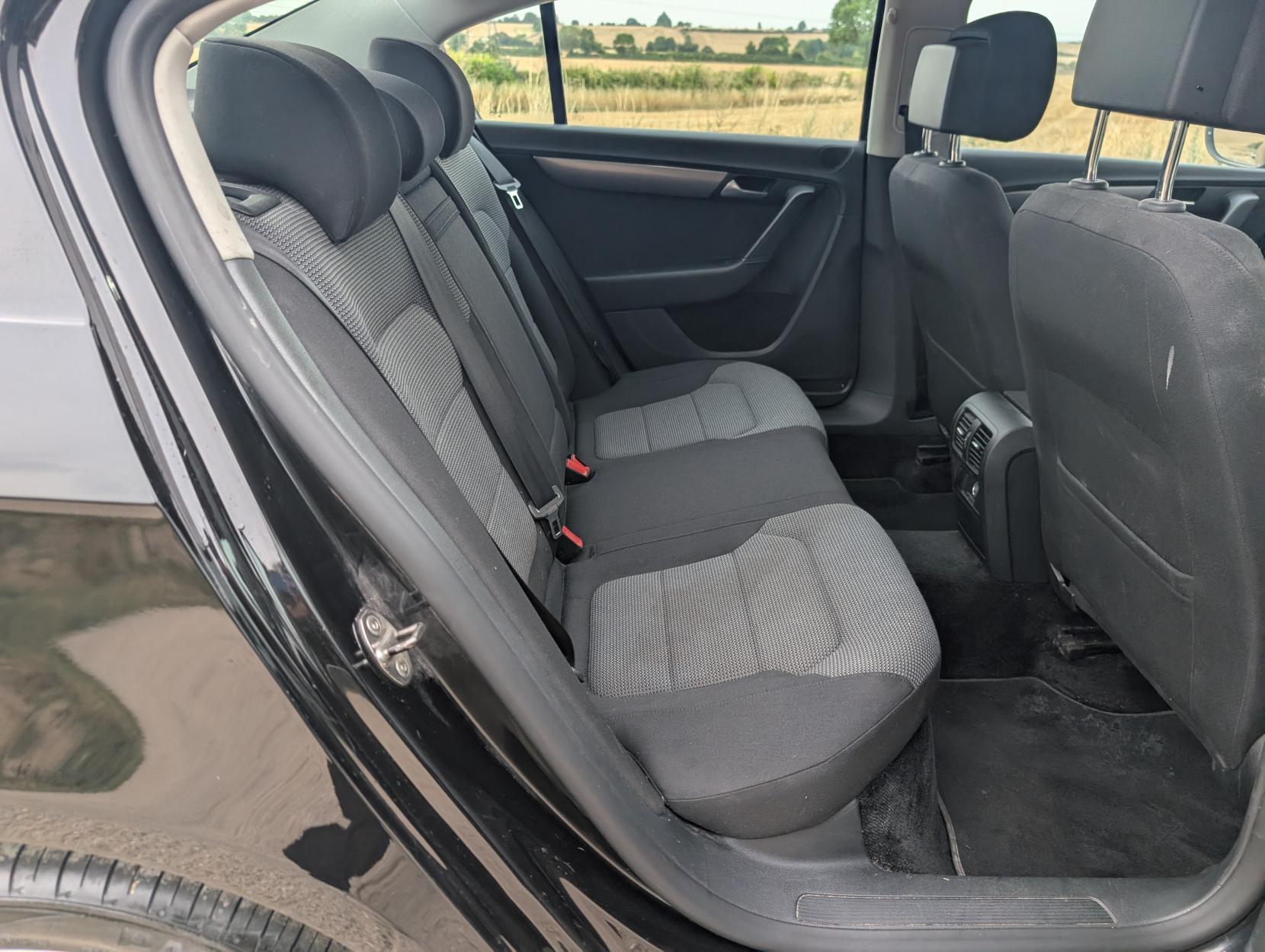 Volkswagen Passat 2.0 TDI BlueMotion Tech Highline Saloon 4dr Diesel Manual Euro 5 (s/s) (140 ps)