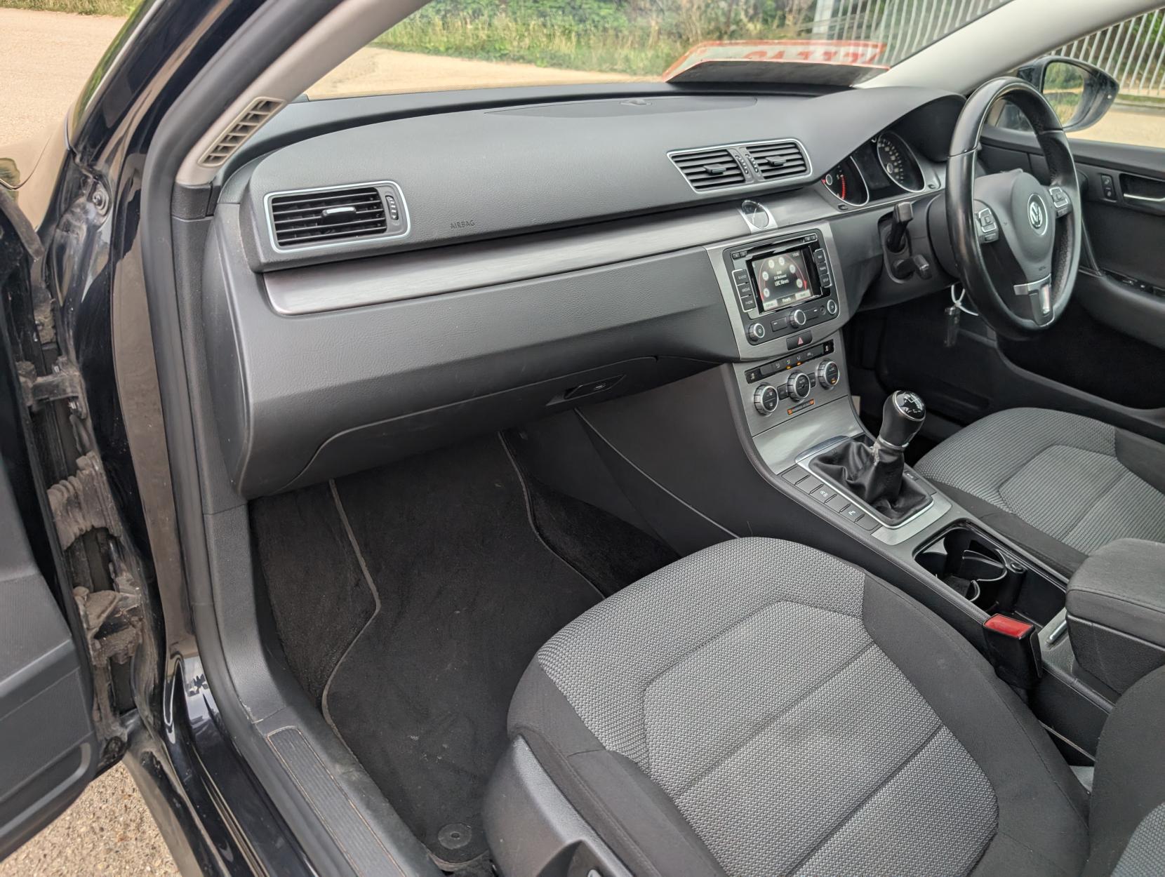 Volkswagen Passat 2.0 TDI BlueMotion Tech Highline Saloon 4dr Diesel Manual Euro 5 (s/s) (140 ps)