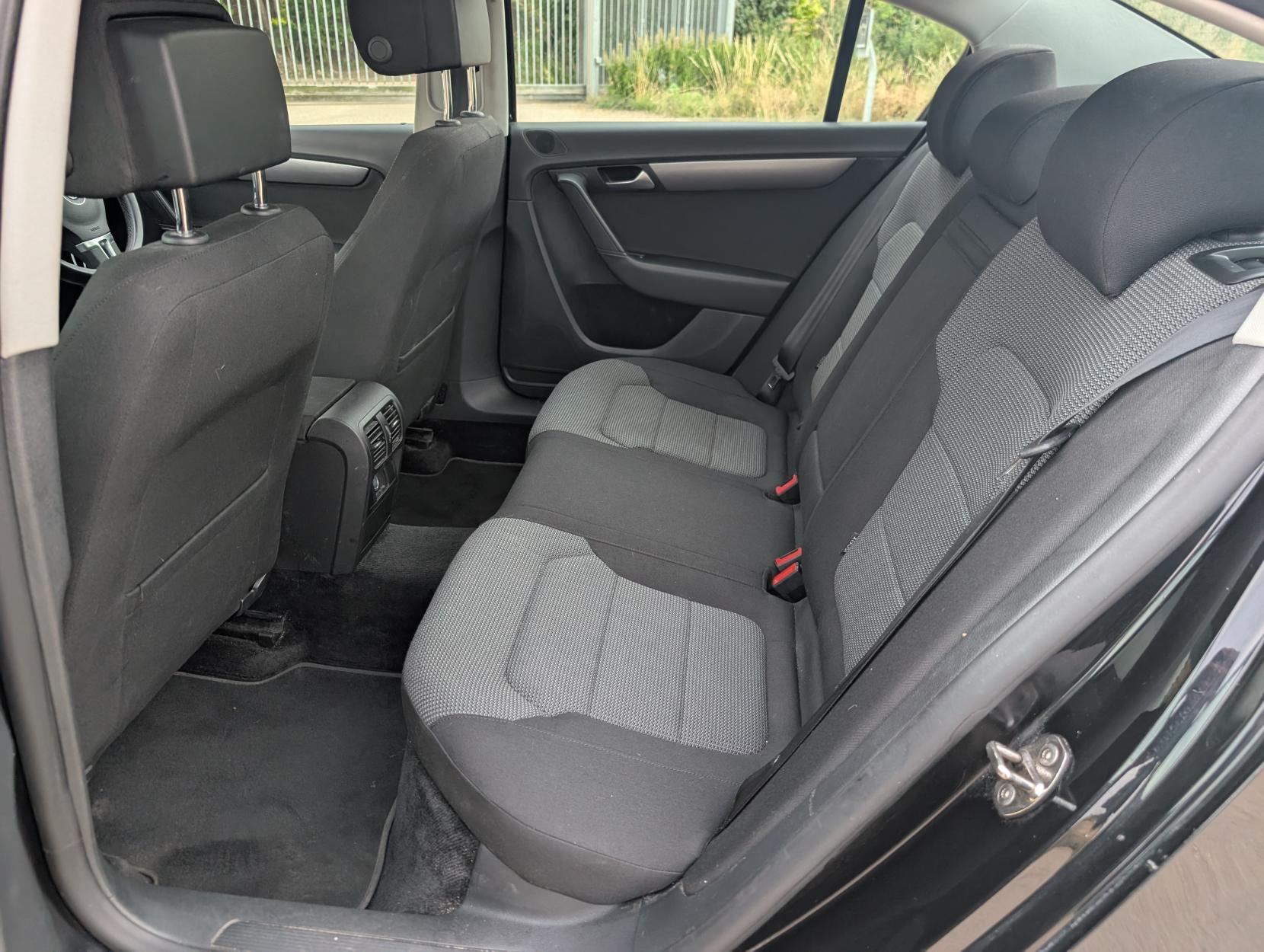Volkswagen Passat 2.0 TDI BlueMotion Tech Highline Saloon 4dr Diesel Manual Euro 5 (s/s) (140 ps)