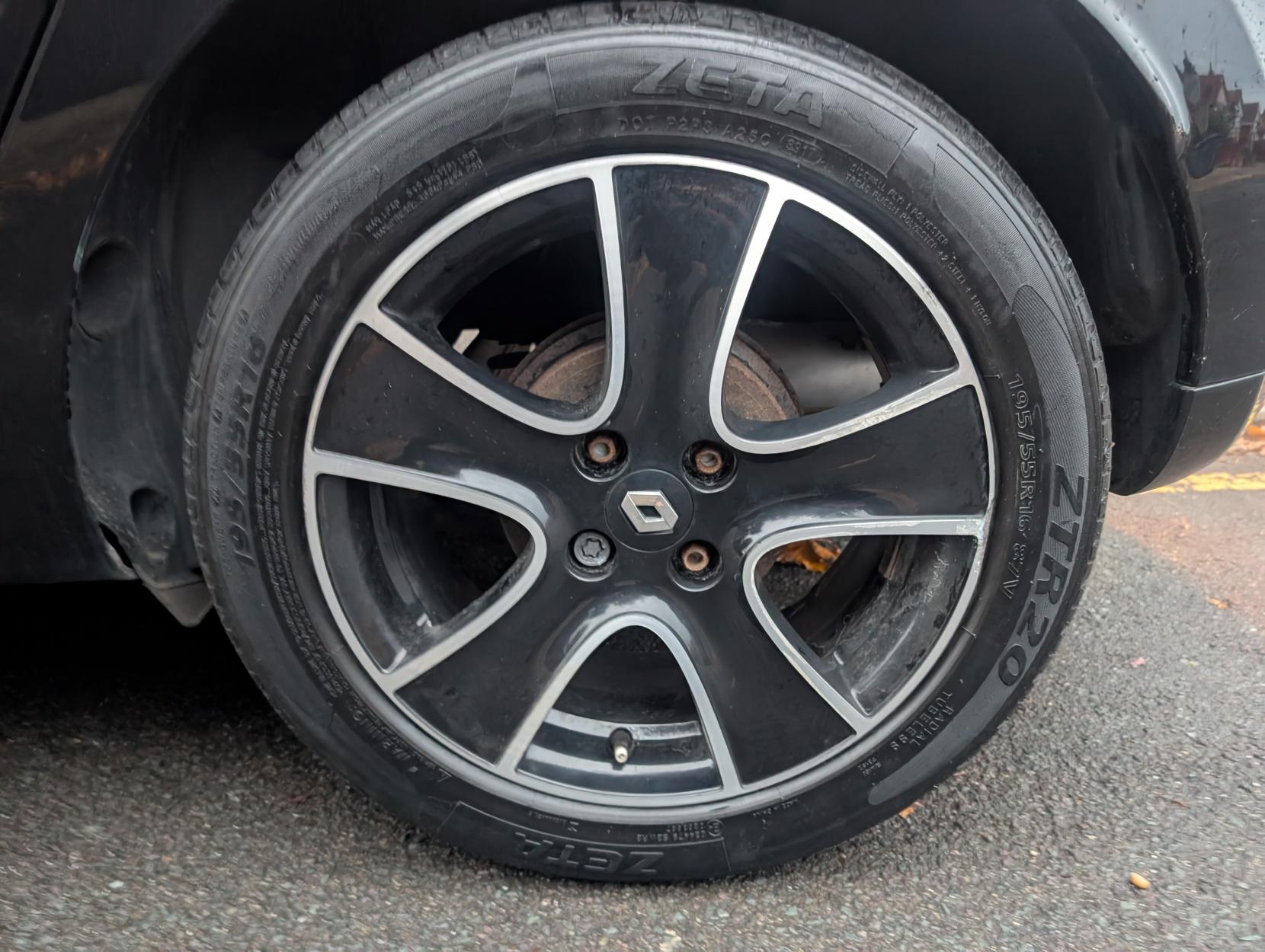 Renault Clio 1.2 16V Dynamique Nav Hatchback 5dr Petrol Manual Euro 6 (75 ps)