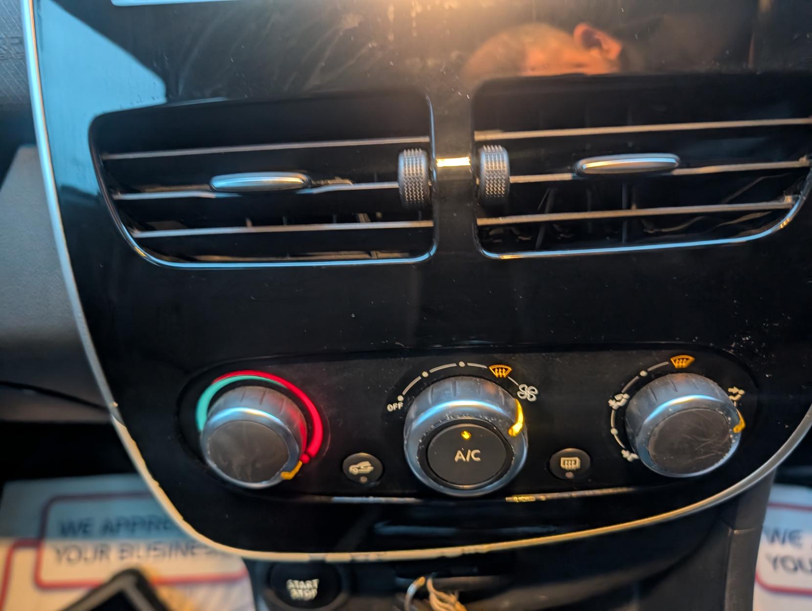 Renault Clio 1.2 16V Dynamique Nav Hatchback 5dr Petrol Manual Euro 6 (75 ps)