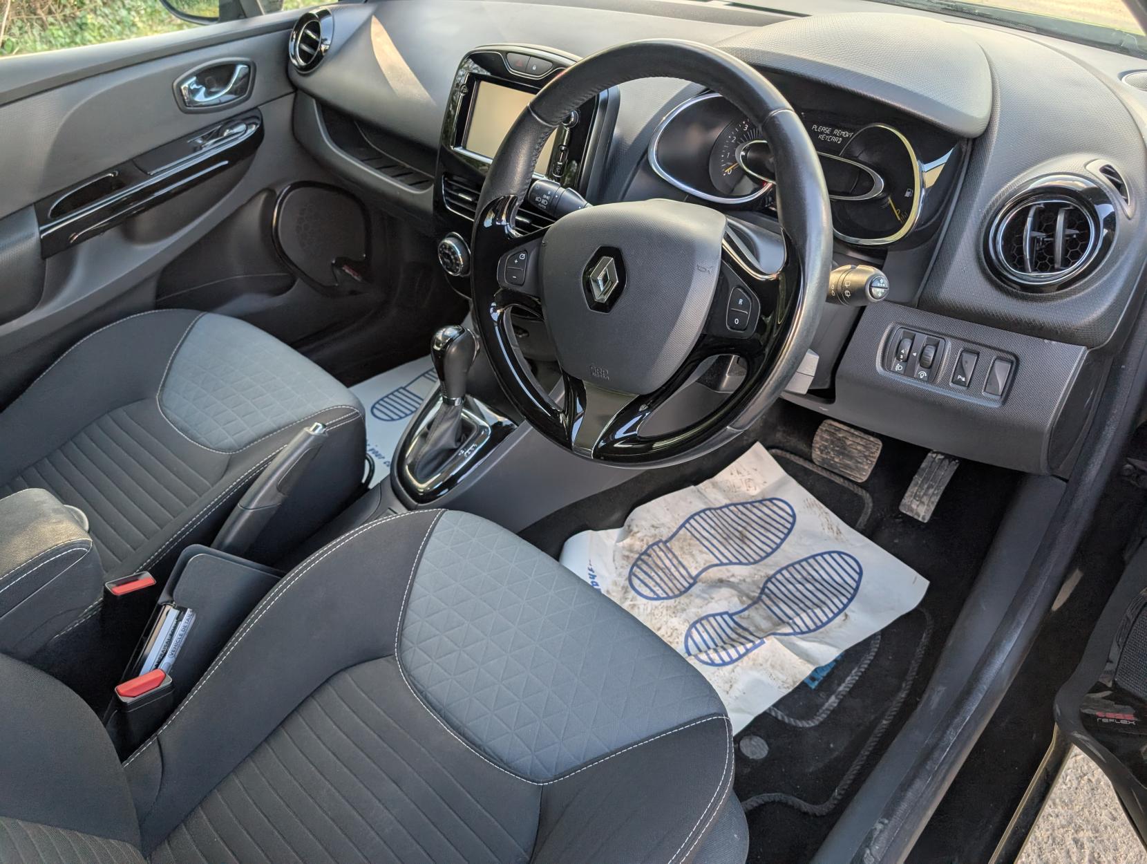 Renault Clio 1.5 dCi Dynamique S MediaNav Hatchback 5dr Diesel EDC Euro 5 (90 ps)