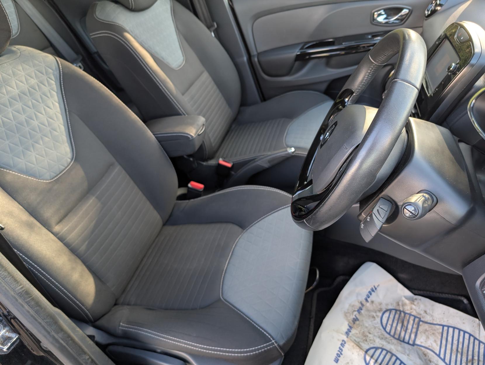 Renault Clio 1.5 dCi Dynamique S MediaNav Hatchback 5dr Diesel EDC Euro 5 (90 ps)