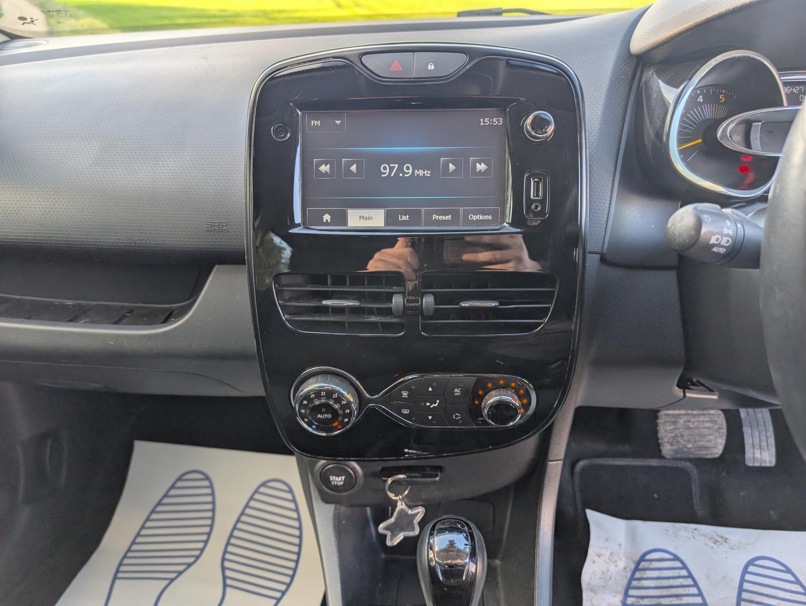 Renault Clio 1.5 dCi Dynamique S MediaNav Hatchback 5dr Diesel EDC Euro 5 (90 ps)