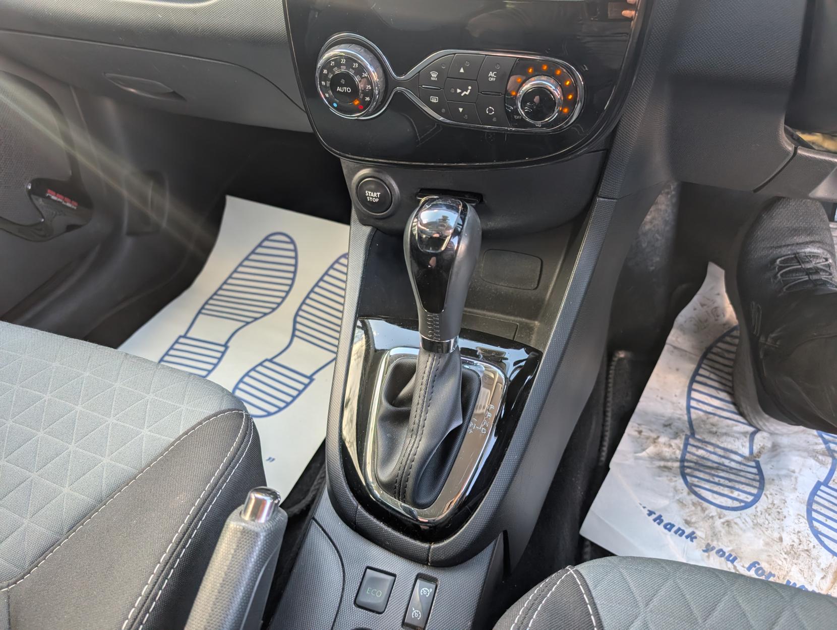 Renault Clio 1.5 dCi Dynamique S MediaNav Hatchback 5dr Diesel EDC Euro 5 (90 ps)