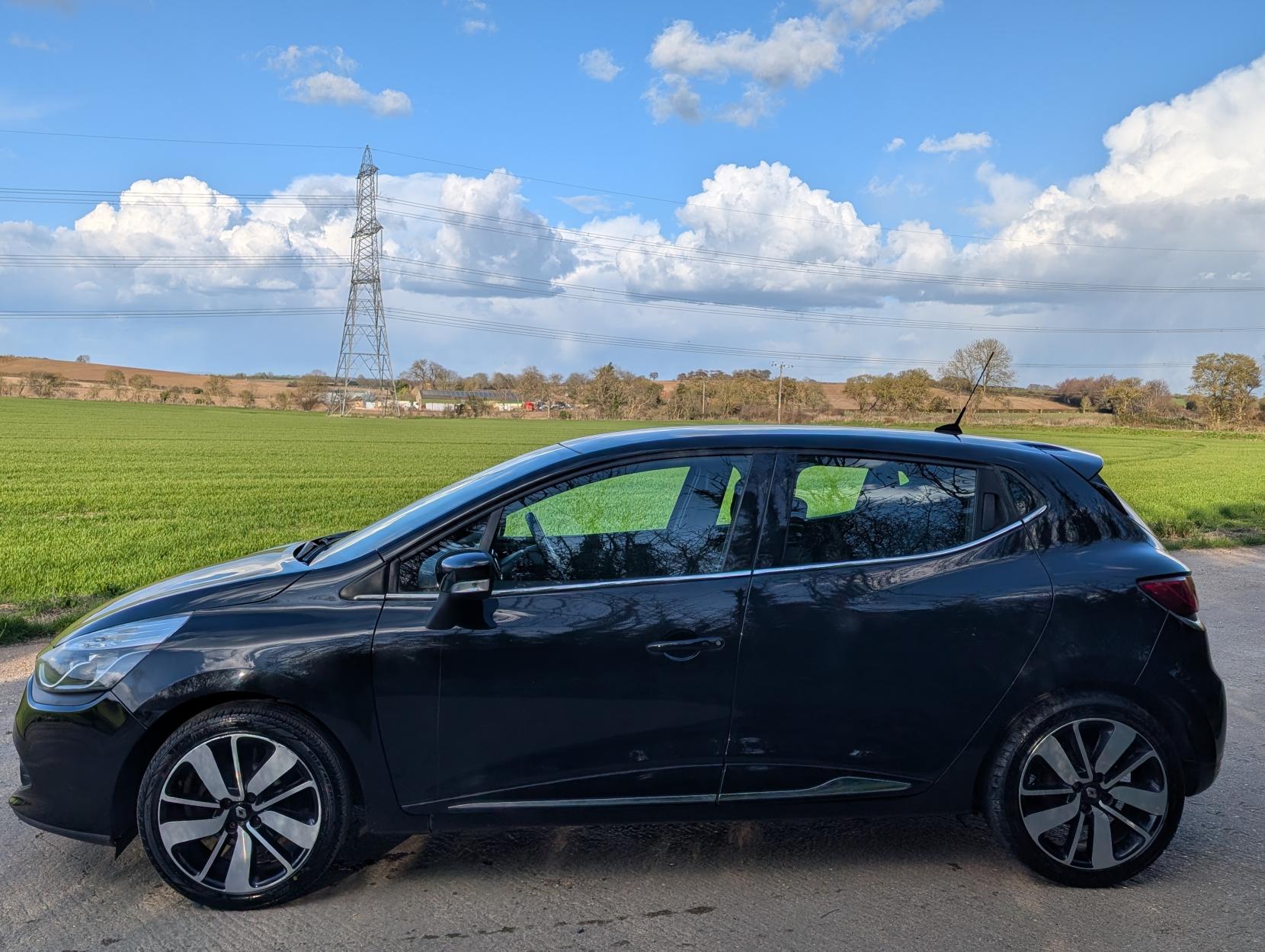 Renault Clio 1.5 dCi Dynamique S MediaNav Hatchback 5dr Diesel EDC Euro 5 (90 ps)