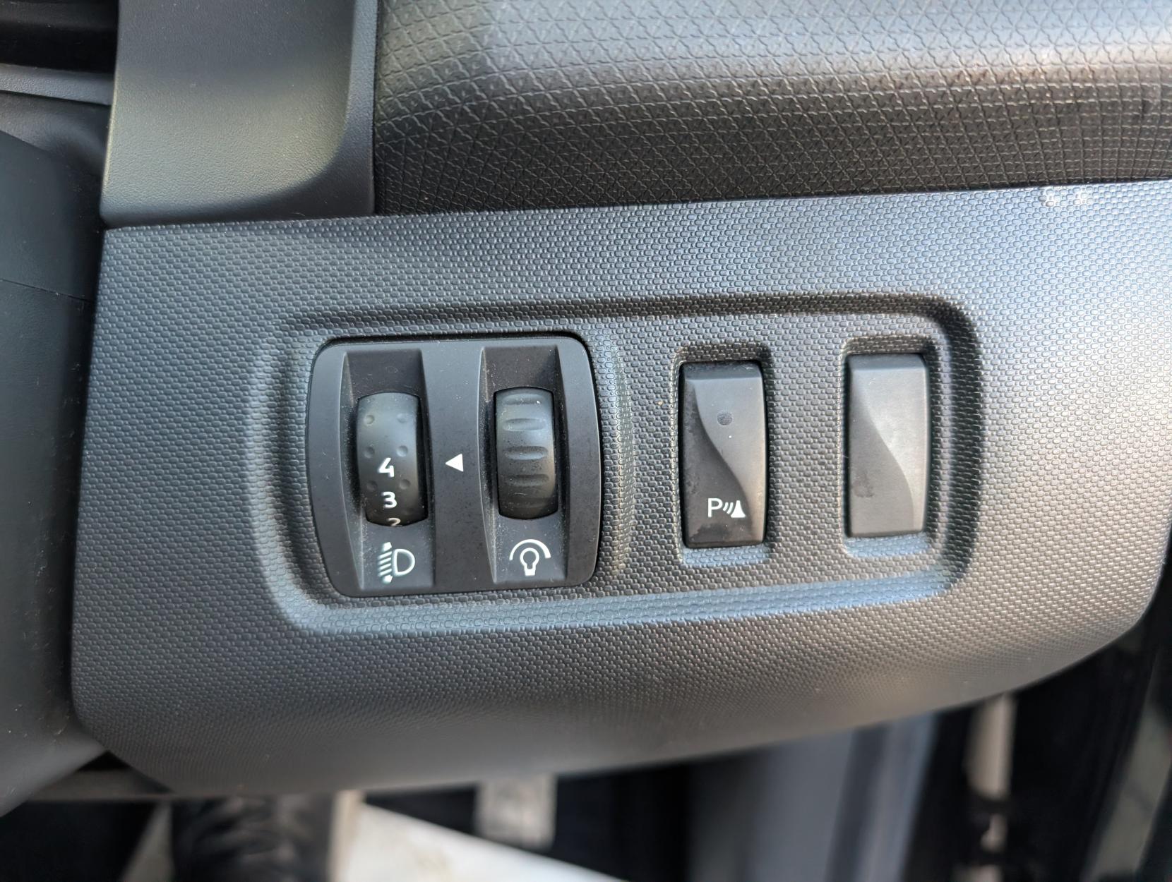 Renault Clio 1.5 dCi Dynamique S MediaNav Hatchback 5dr Diesel EDC Euro 5 (90 ps)