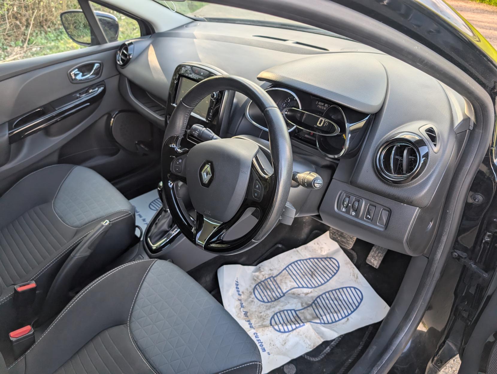 Renault Clio 1.5 dCi Dynamique S MediaNav Hatchback 5dr Diesel EDC Euro 5 (90 ps)