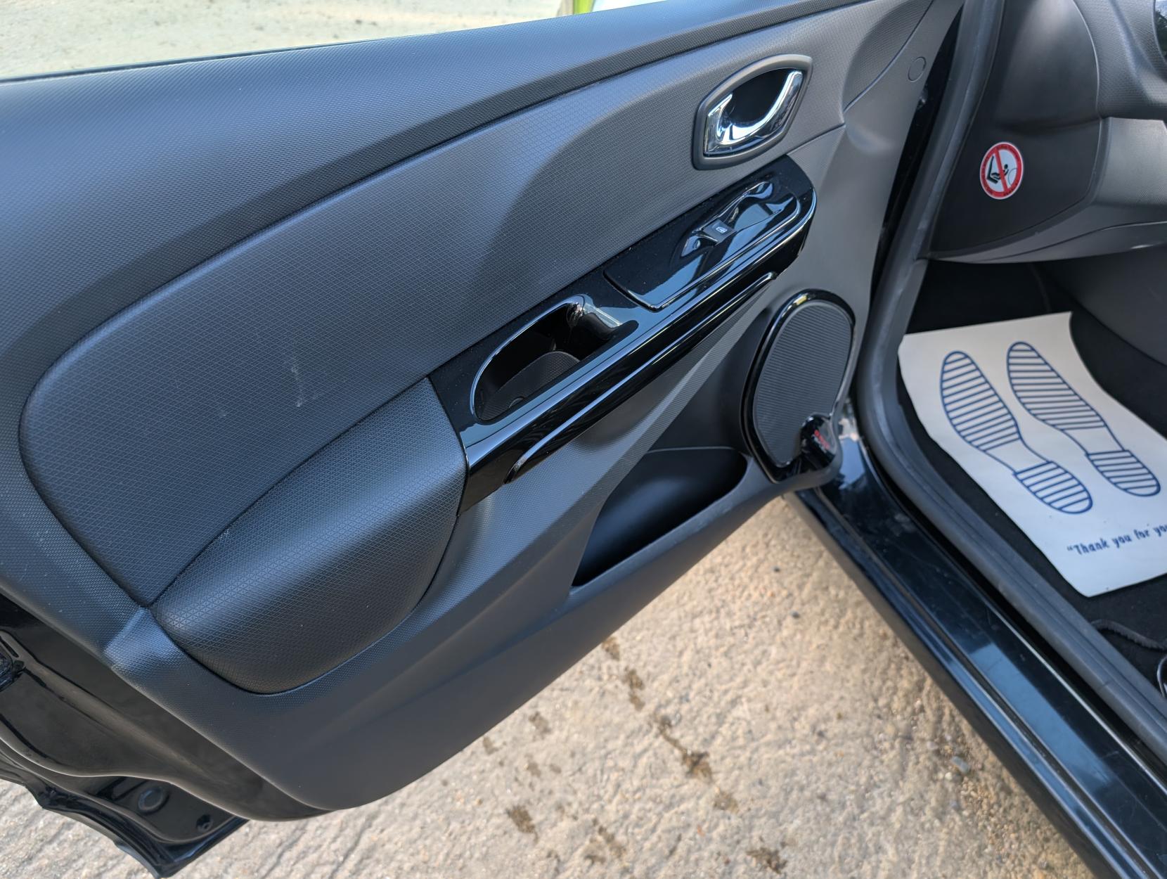 Renault Clio 1.5 dCi Dynamique S MediaNav Hatchback 5dr Diesel EDC Euro 5 (90 ps)