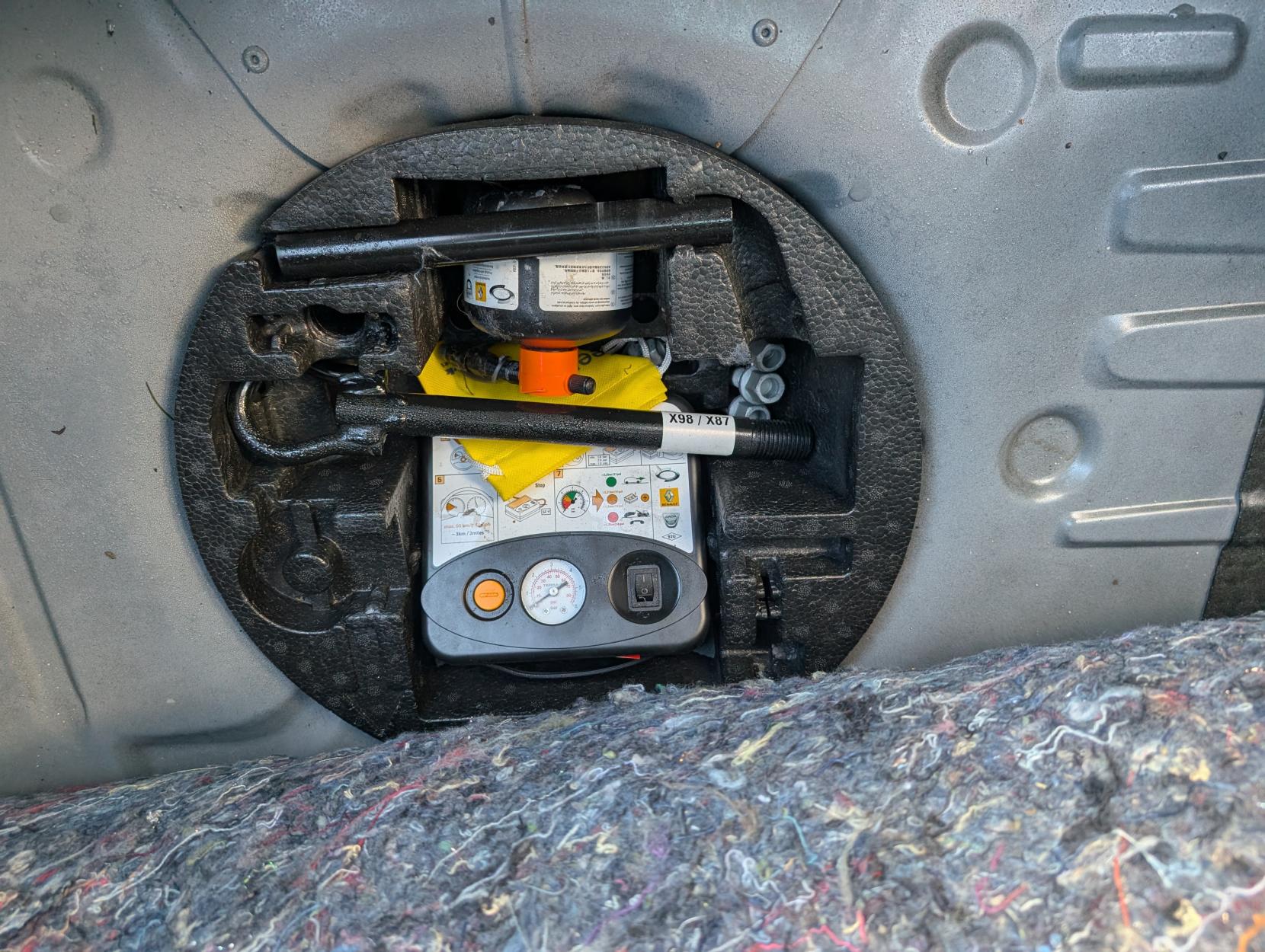 Renault Clio 1.5 dCi Dynamique S MediaNav Hatchback 5dr Diesel EDC Euro 5 (90 ps)