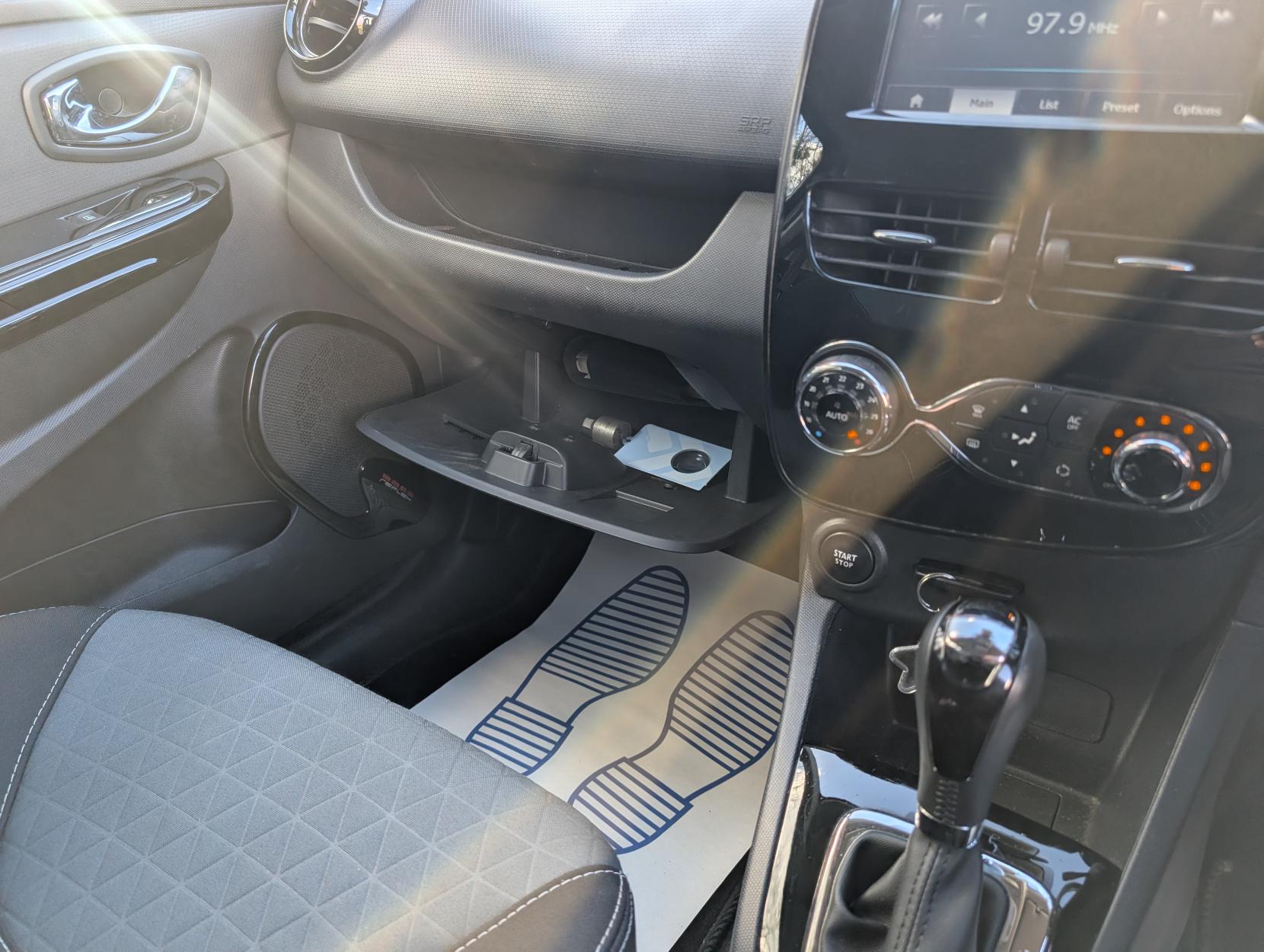 Renault Clio 1.5 dCi Dynamique S MediaNav Hatchback 5dr Diesel EDC Euro 5 (90 ps)