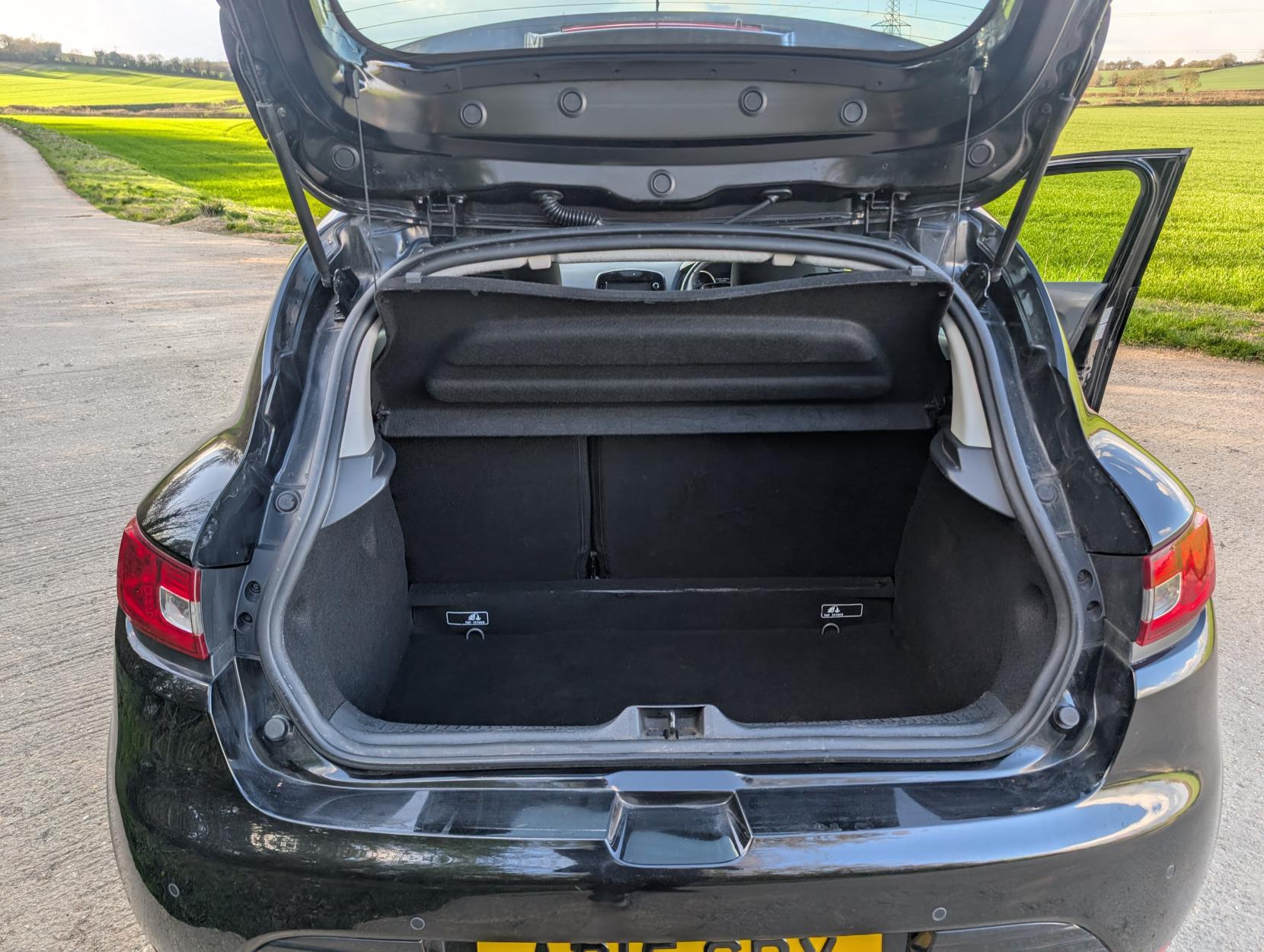 Renault Clio 1.5 dCi Dynamique S MediaNav Hatchback 5dr Diesel EDC Euro 5 (90 ps)