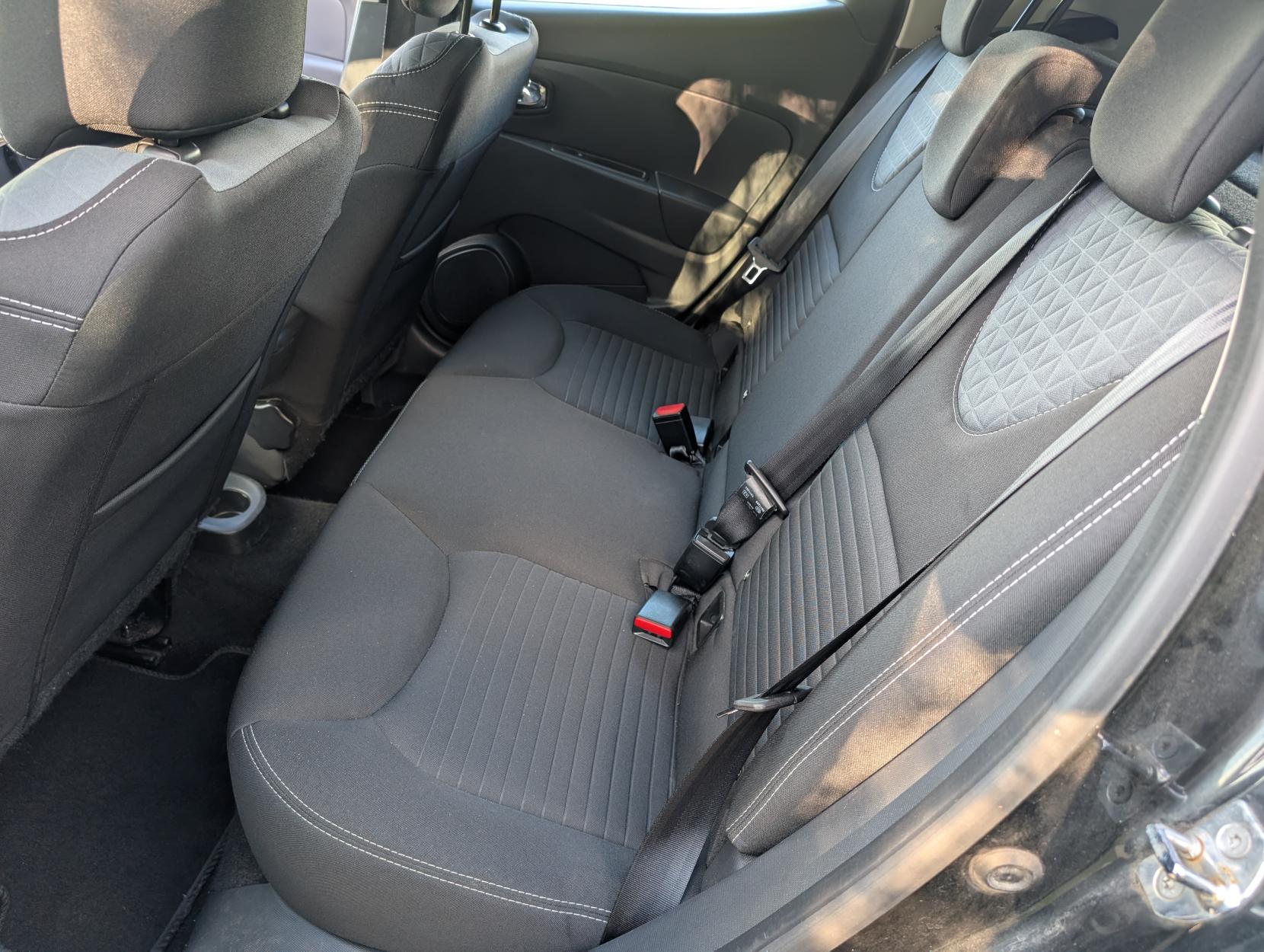 Renault Clio 1.5 dCi Dynamique S MediaNav Hatchback 5dr Diesel EDC Euro 5 (90 ps)