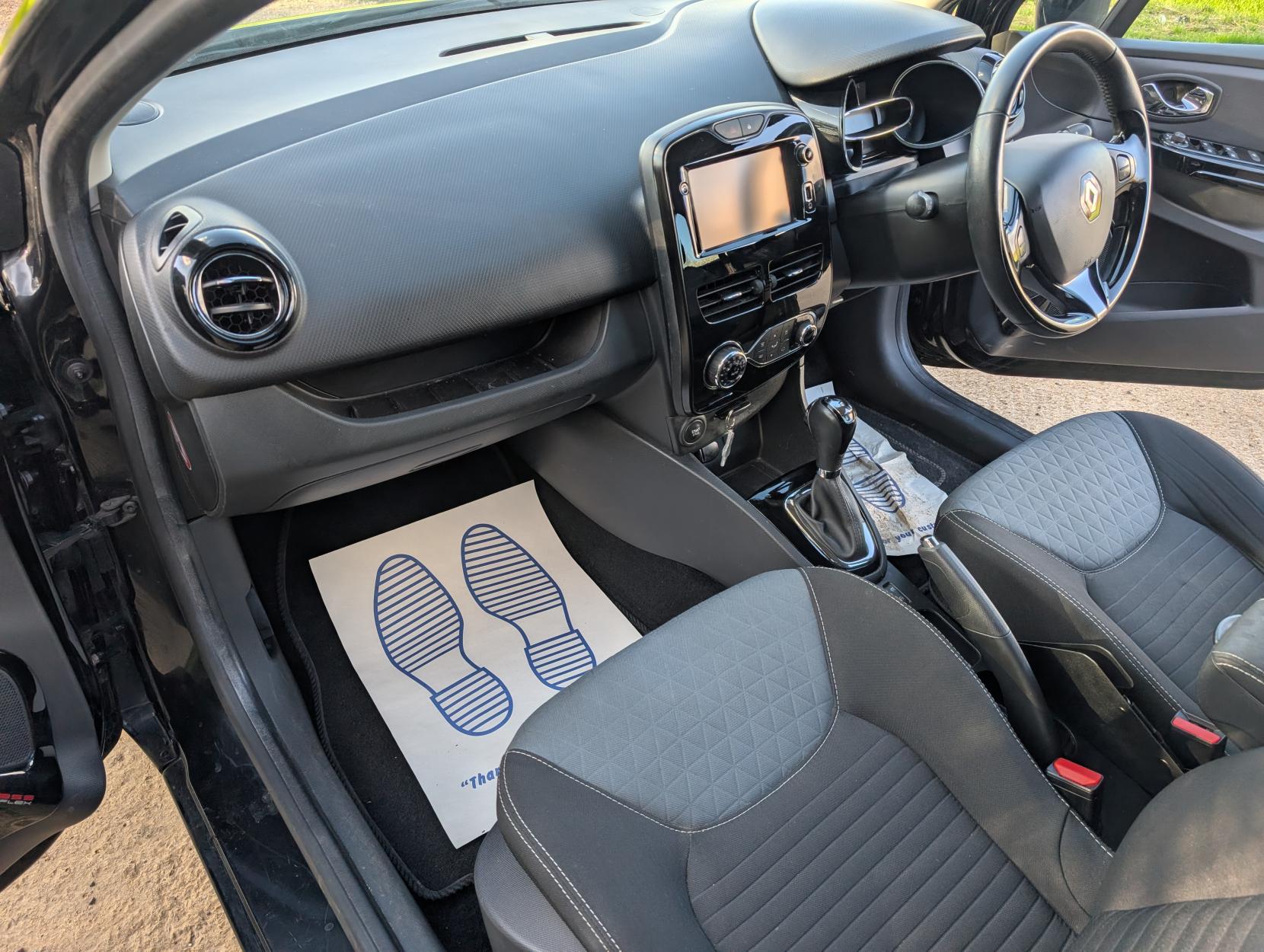 Renault Clio 1.5 dCi Dynamique S MediaNav Hatchback 5dr Diesel EDC Euro 5 (90 ps)