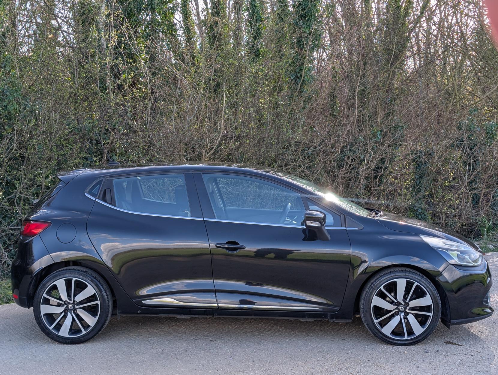 Renault Clio 1.5 dCi Dynamique S MediaNav Hatchback 5dr Diesel EDC Euro 5 (90 ps)