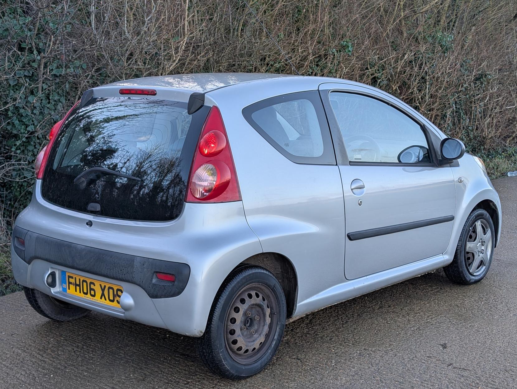 Peugeot 107 1.0 12V Urban Hatchback 3dr Petrol Manual Euro 4 (68 ps)