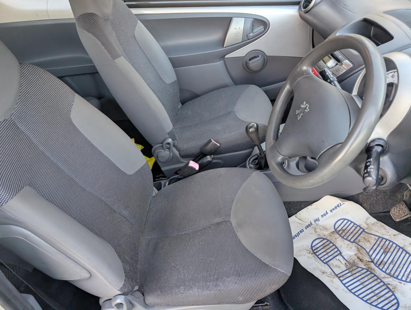 Peugeot 107 1.0 12V Urban Hatchback 3dr Petrol Manual Euro 4 (68 ps)