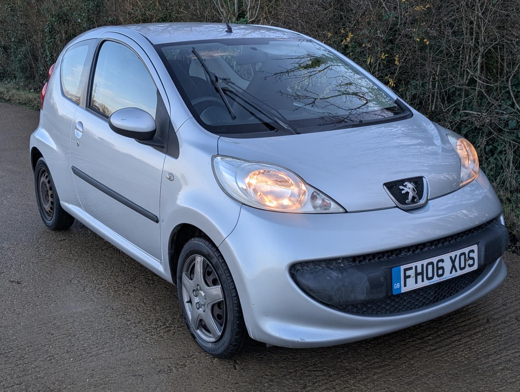 Peugeot 107 1.0 12V Urban Hatchback 3dr Petrol Manual Euro 4 (68 ps)