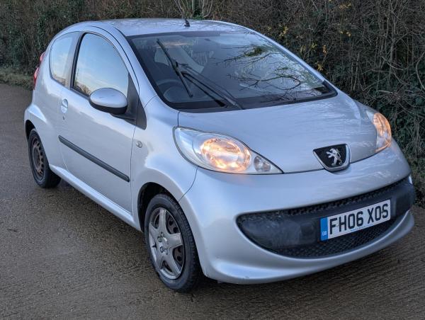 Peugeot 107 1.0 12V Urban Hatchback 3dr Petrol Manual Euro 4 (68 ps)