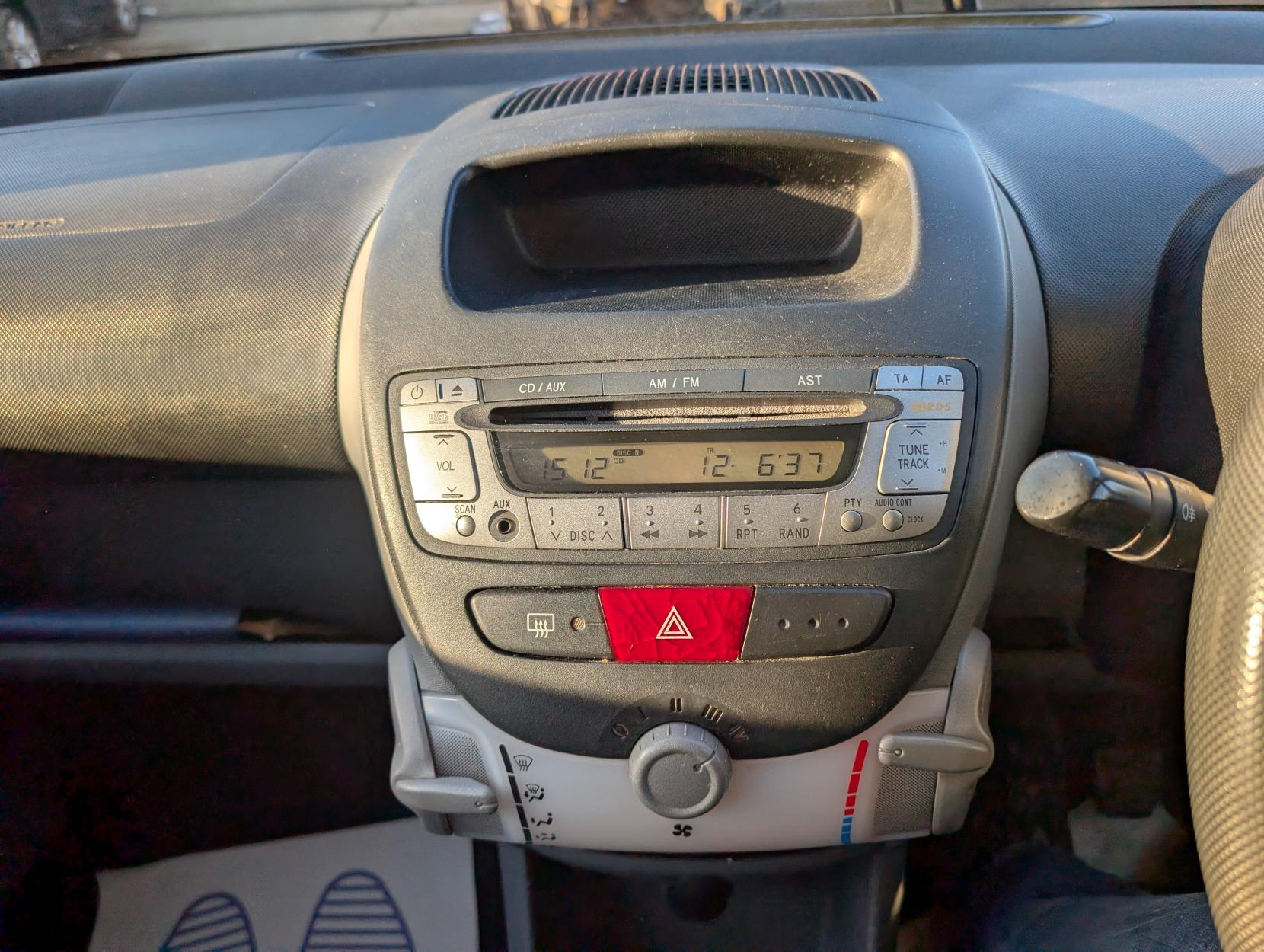 Peugeot 107 1.0 12V Urban Hatchback 3dr Petrol Manual Euro 4 (68 ps)