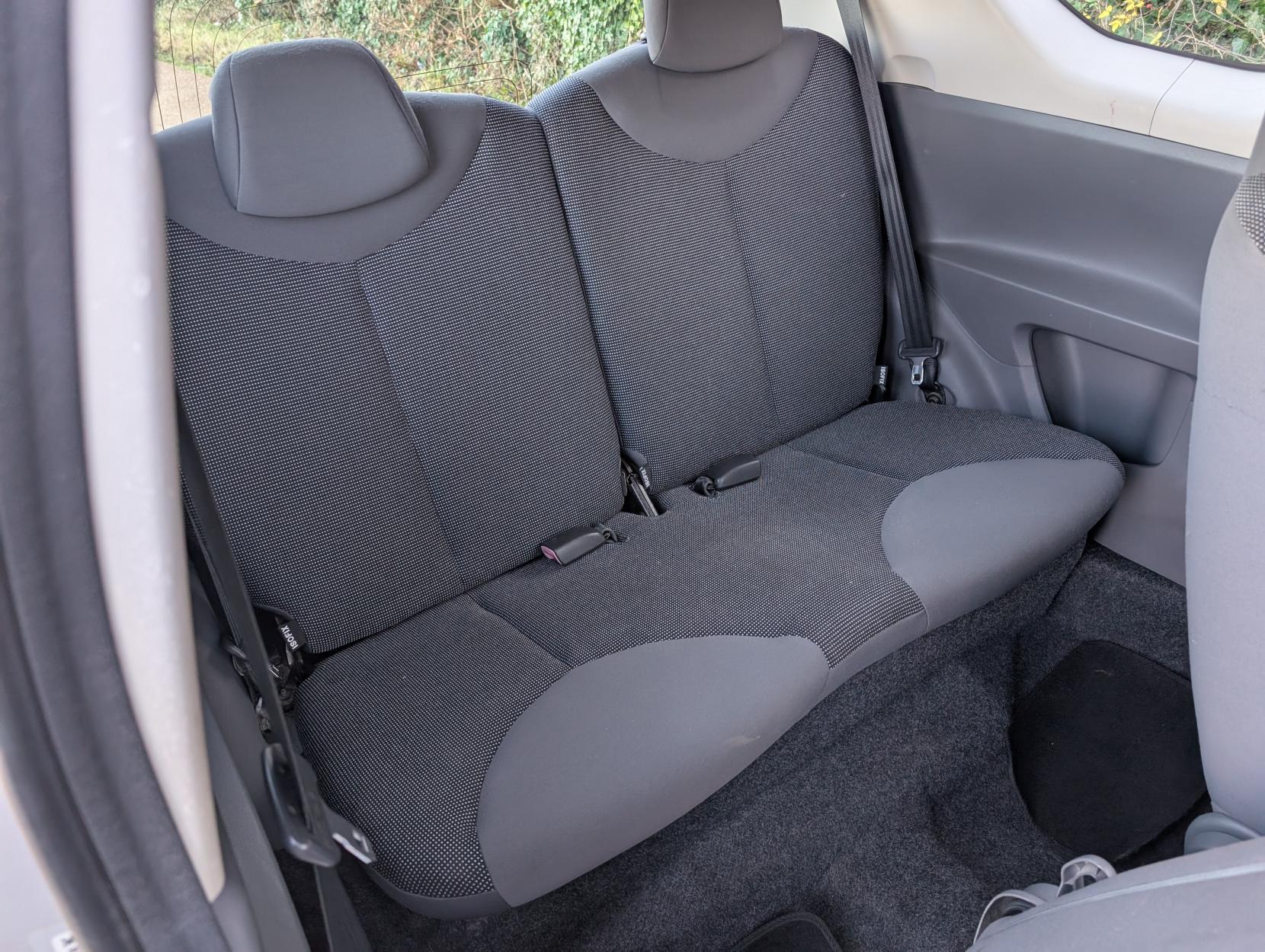 Peugeot 107 1.0 12V Urban Hatchback 3dr Petrol Manual Euro 4 (68 ps)