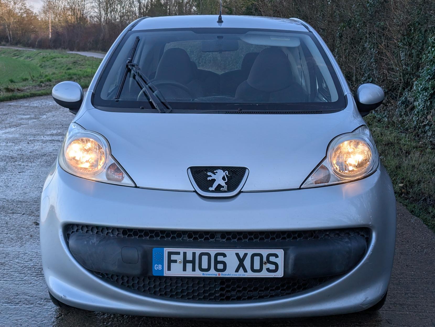Peugeot 107 1.0 12V Urban Hatchback 3dr Petrol Manual Euro 4 (68 ps)