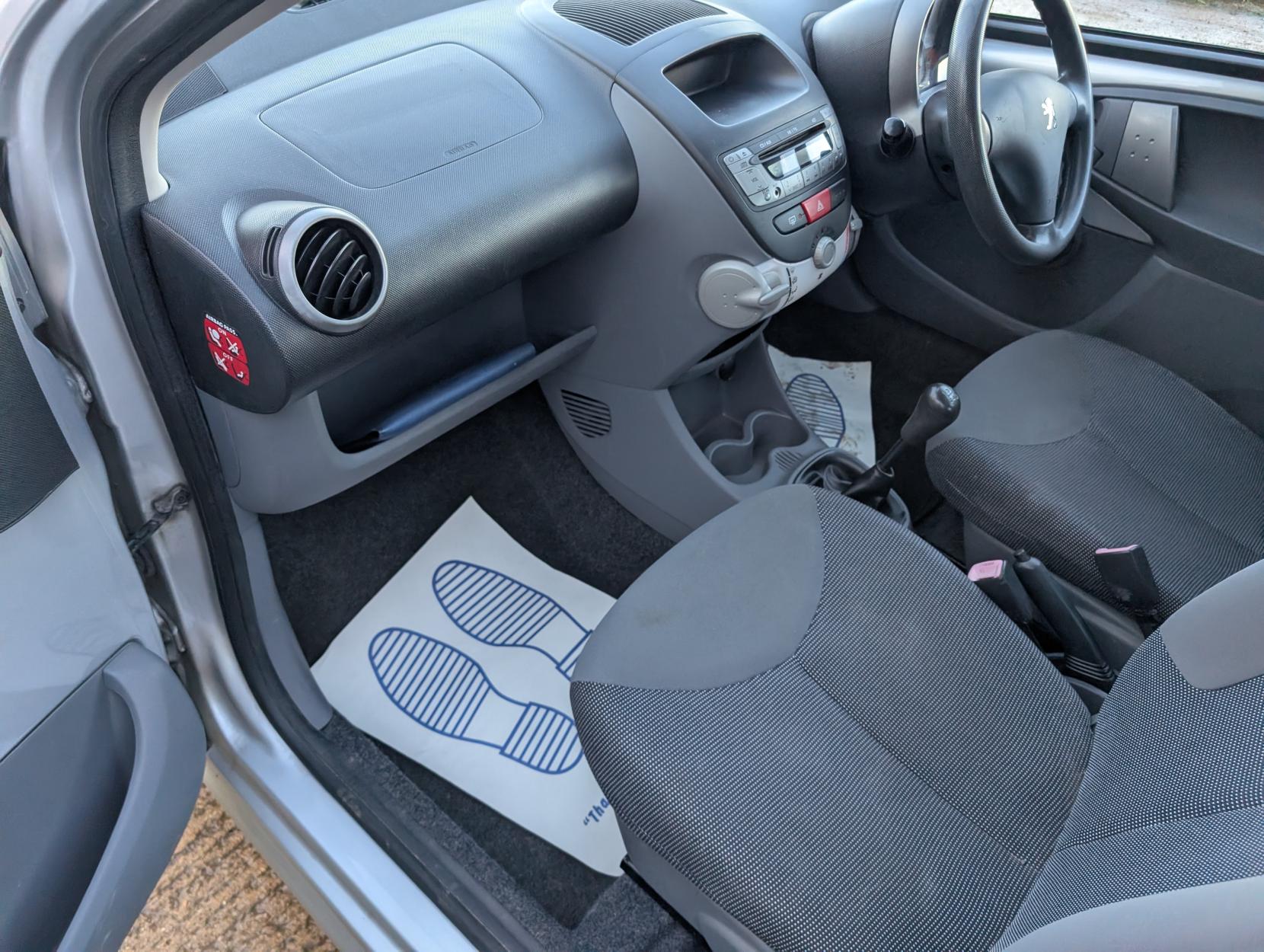 Peugeot 107 1.0 12V Urban Hatchback 3dr Petrol Manual Euro 4 (68 ps)