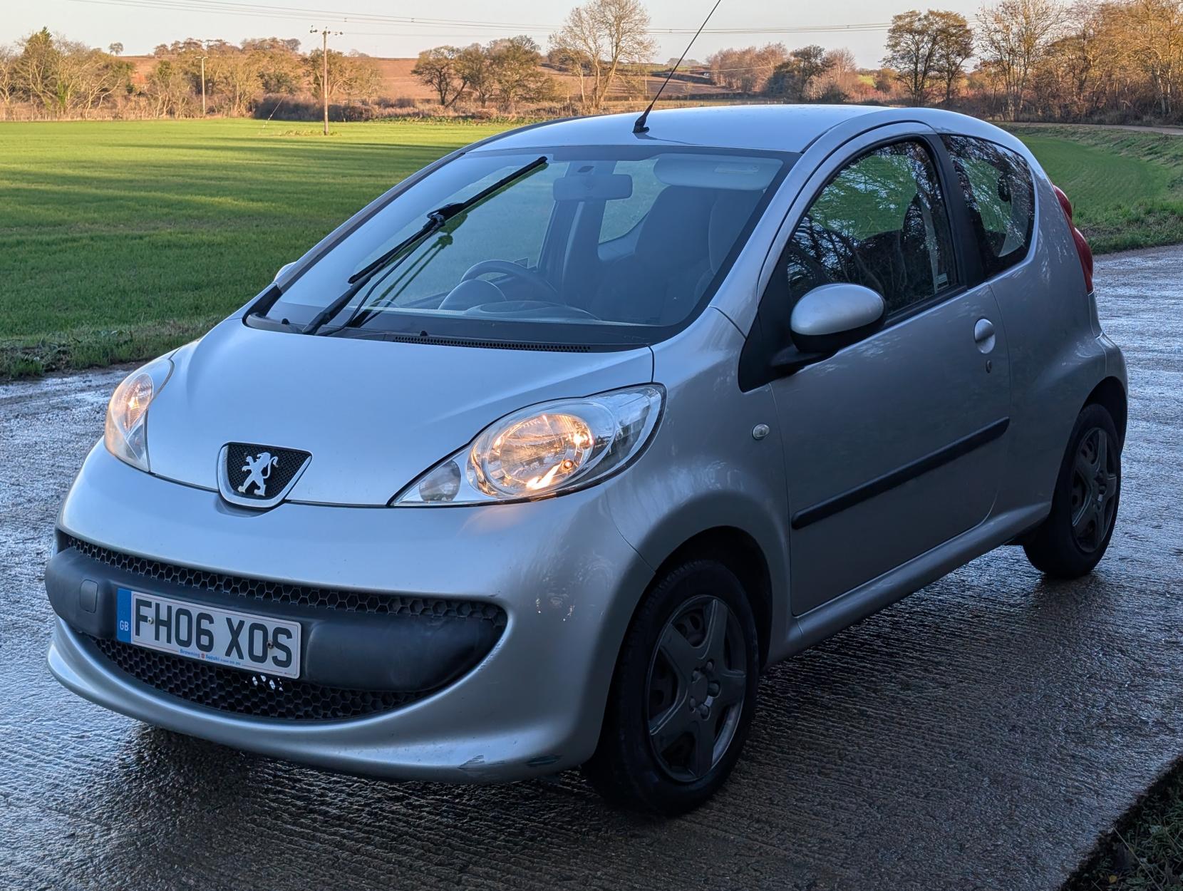 Peugeot 107 1.0 12V Urban Hatchback 3dr Petrol Manual Euro 4 (68 ps)