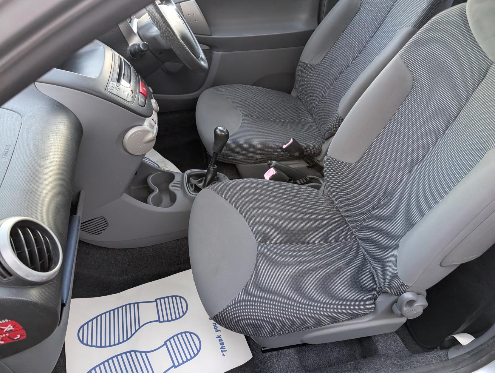 Peugeot 107 1.0 12V Urban Hatchback 3dr Petrol Manual Euro 4 (68 ps)