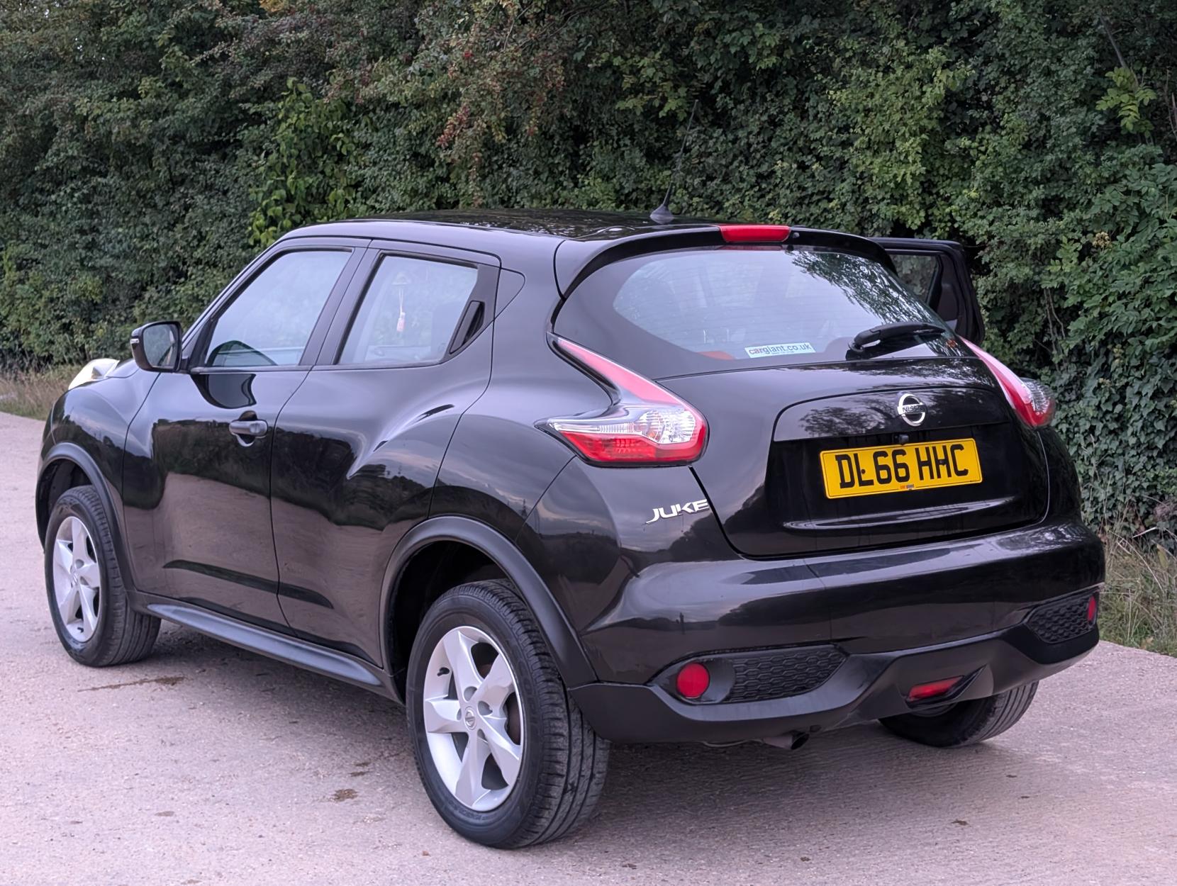 Nissan Juke 1.6 Visia SUV 5dr Petrol Manual Euro 6 (94 ps)