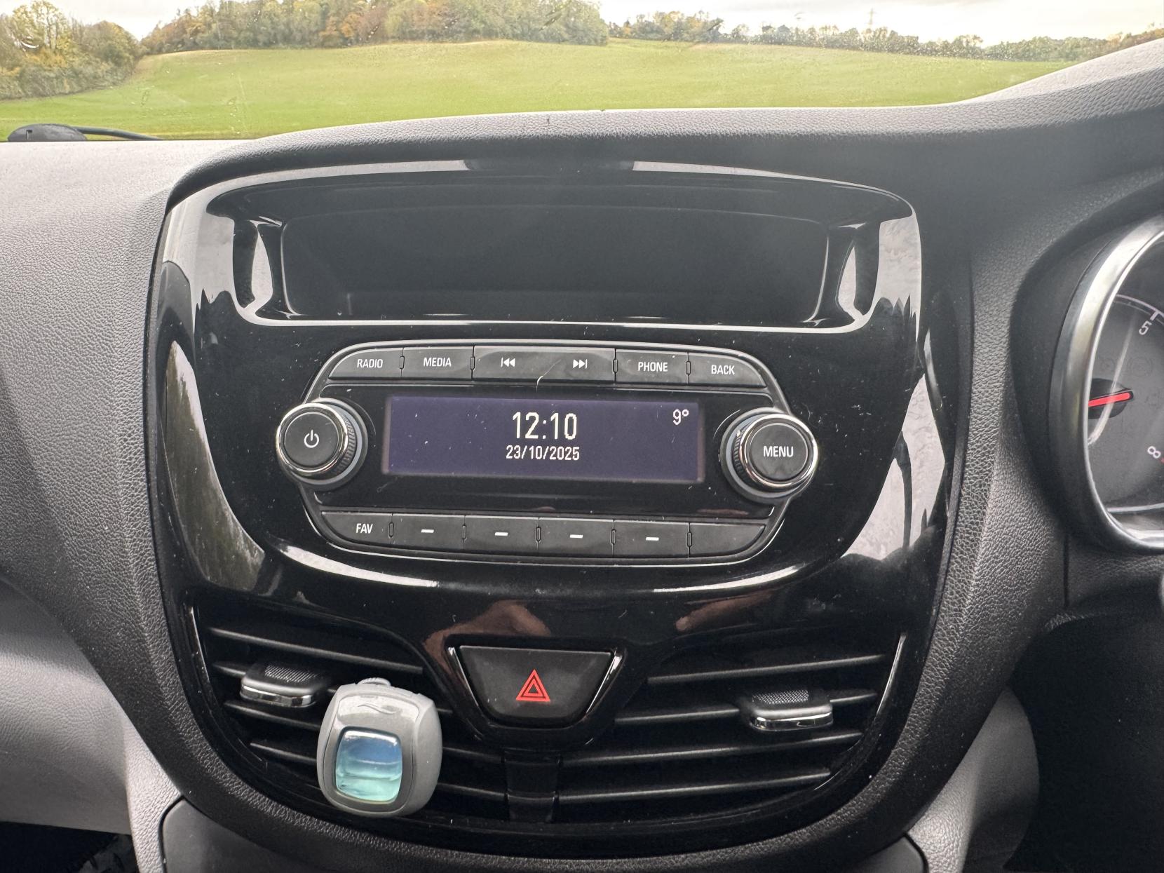 Vauxhall Viva 1.0i SL Hatchback 5dr Petrol Manual Euro 6 (75 ps)