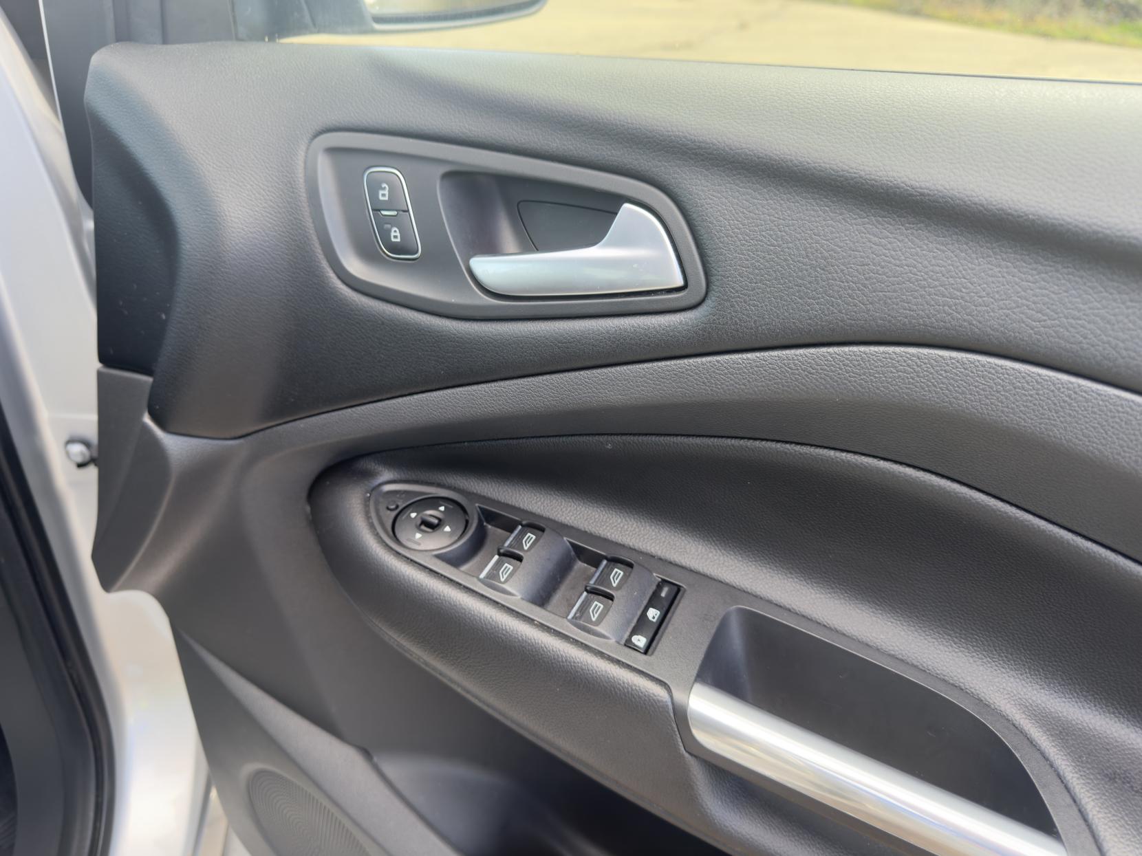 Ford Kuga 2.0 TDCi ST-Line X SUV 5dr Diesel Powershift AWD Euro 6 (s/s) (180 ps)