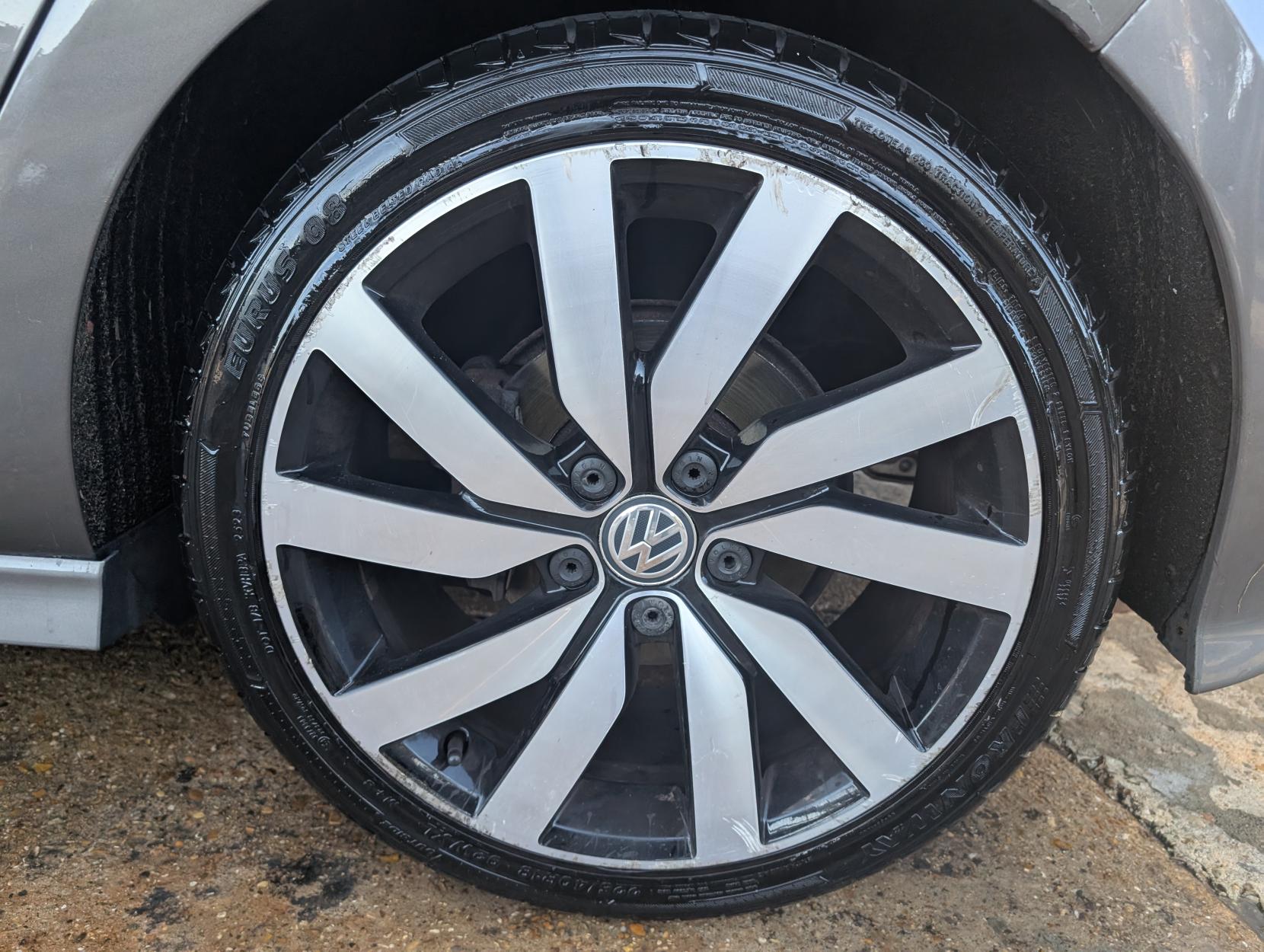 Volkswagen Golf 2.0 TDI BlueMotion Tech R-Line Edition Hatchback 5dr Diesel DSG Euro 6 (s/s) (150 ps)