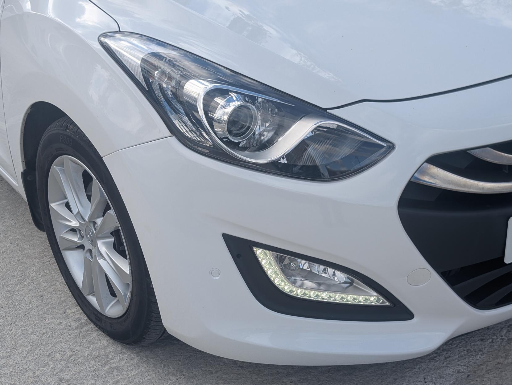 Hyundai i30 1.4 Style Hatchback 5dr Petrol Manual Euro 5 (100 ps)