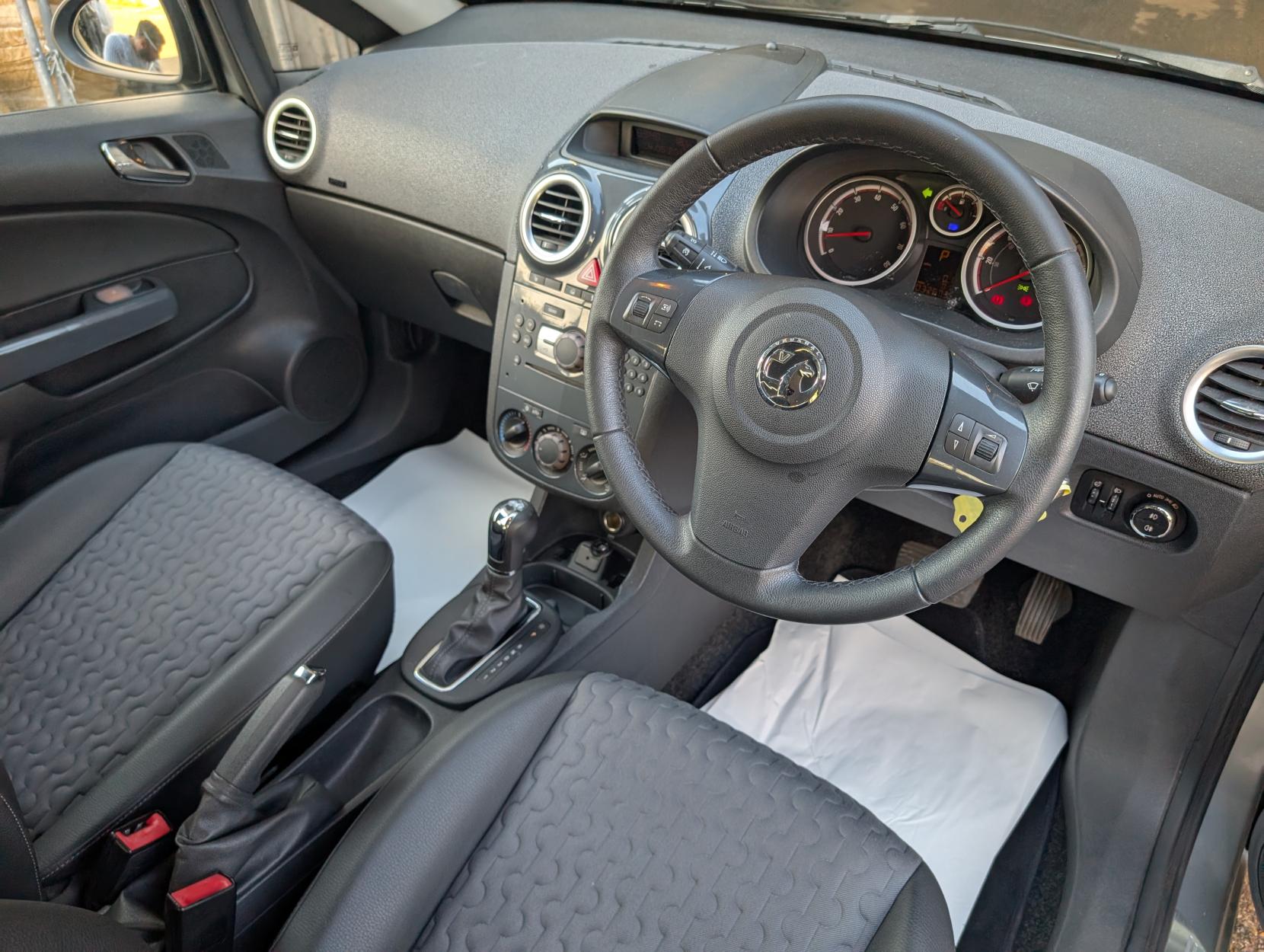 Vauxhall Corsa 1.4 16V SE Hatchback 5dr Petrol Auto Euro 5 (100 ps)