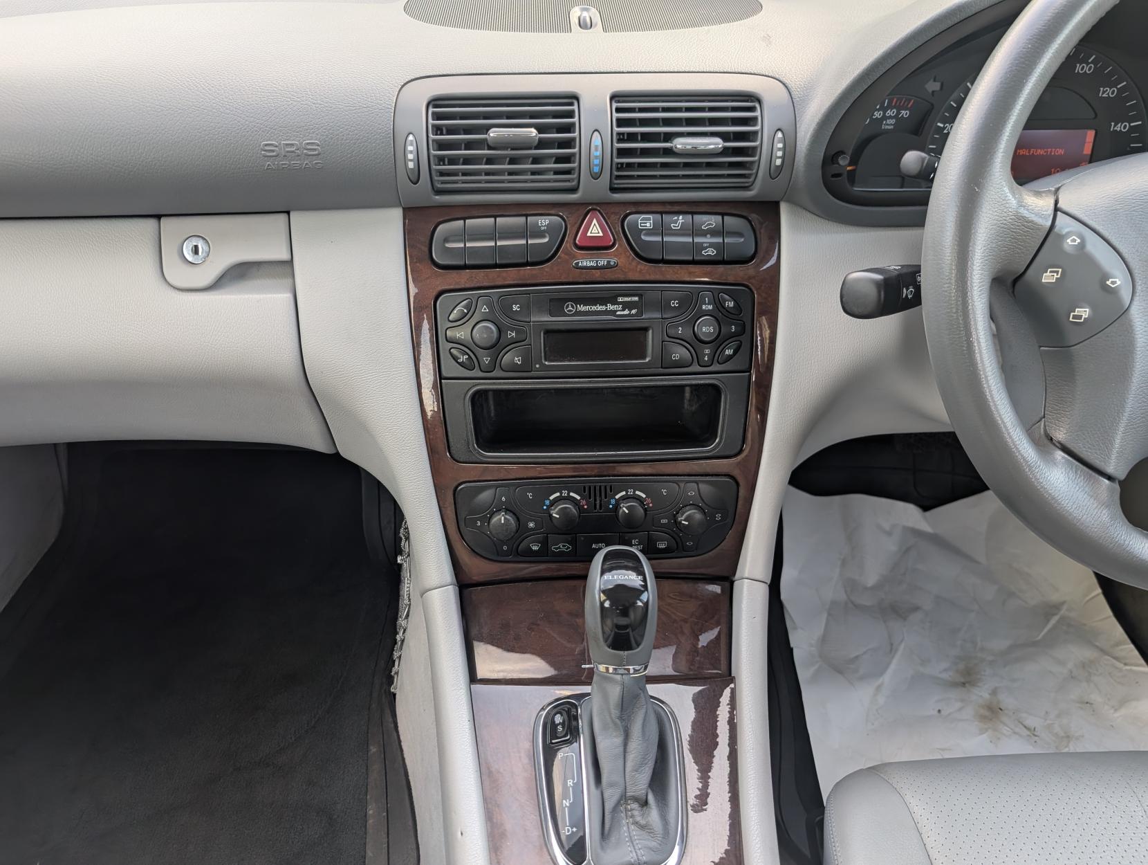 Mercedes-Benz C Class 2.0 C180 Elegance Saloon 4dr Petrol Automatic (227 g/km, 129 bhp)