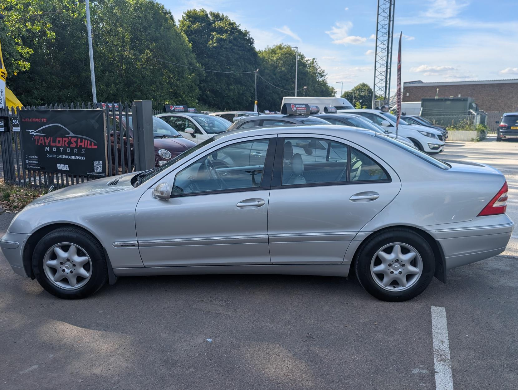 Mercedes-Benz C Class 2.0 C180 Elegance Saloon 4dr Petrol Automatic (227 g/km, 129 bhp)