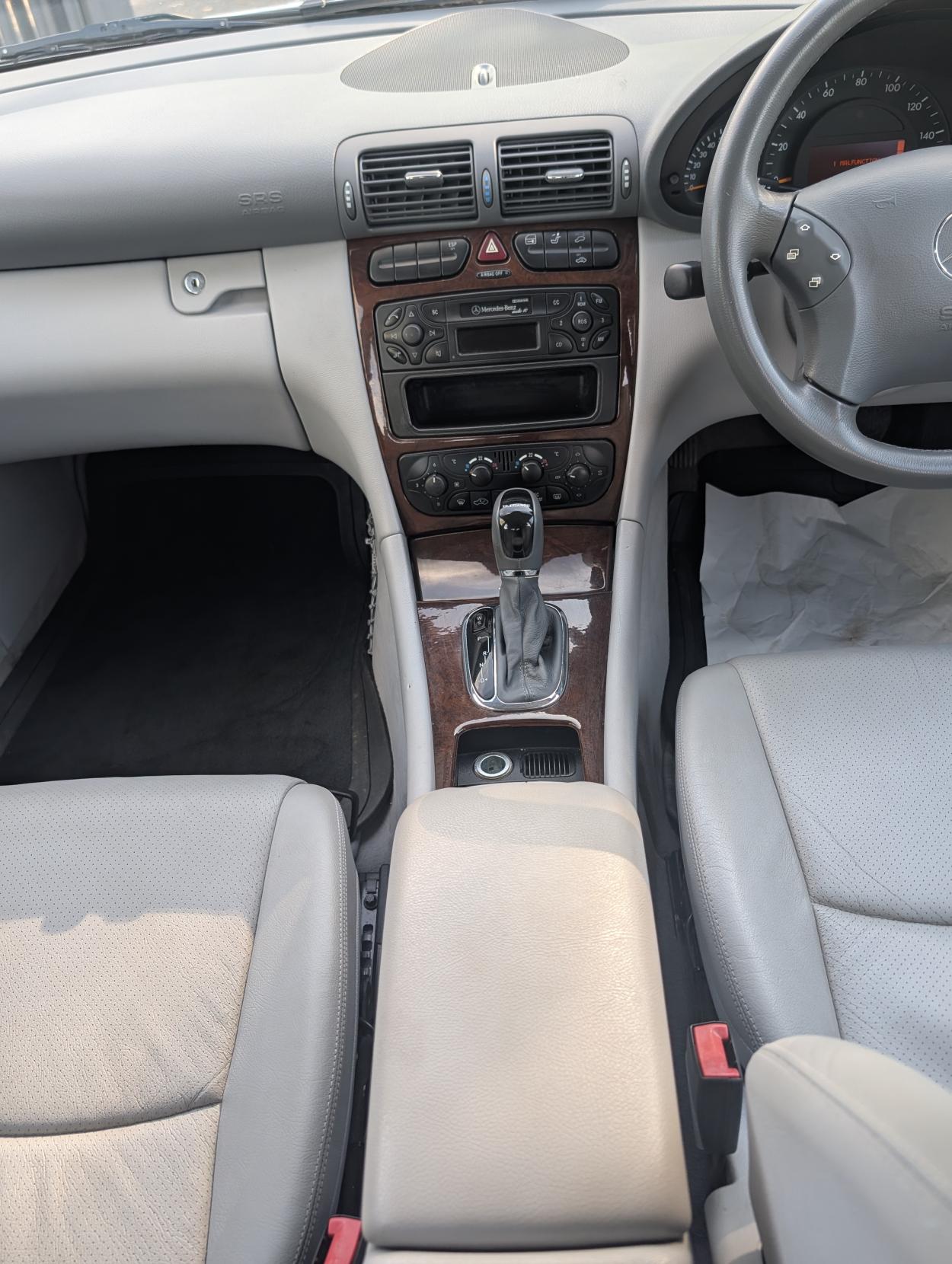 Mercedes-Benz C Class 2.0 C180 Elegance Saloon 4dr Petrol Automatic (227 g/km, 129 bhp)