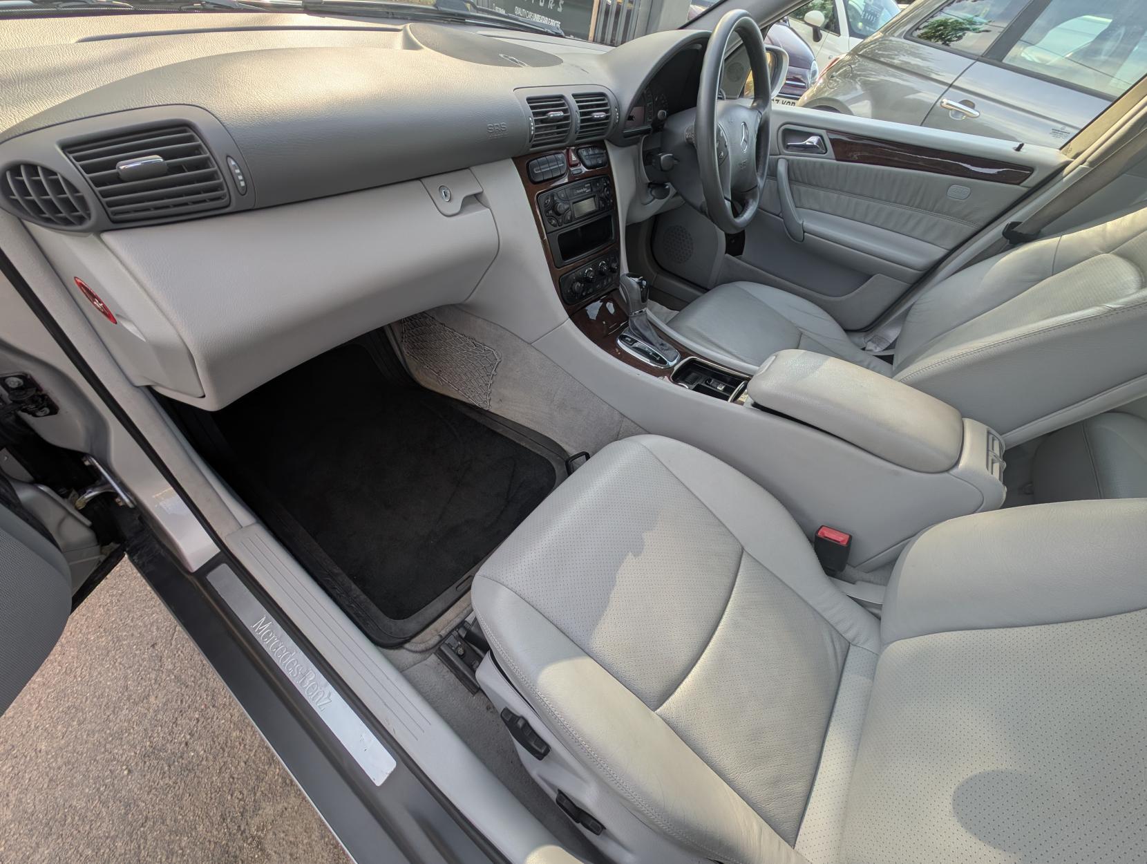 Mercedes-Benz C Class 2.0 C180 Elegance Saloon 4dr Petrol Automatic (227 g/km, 129 bhp)